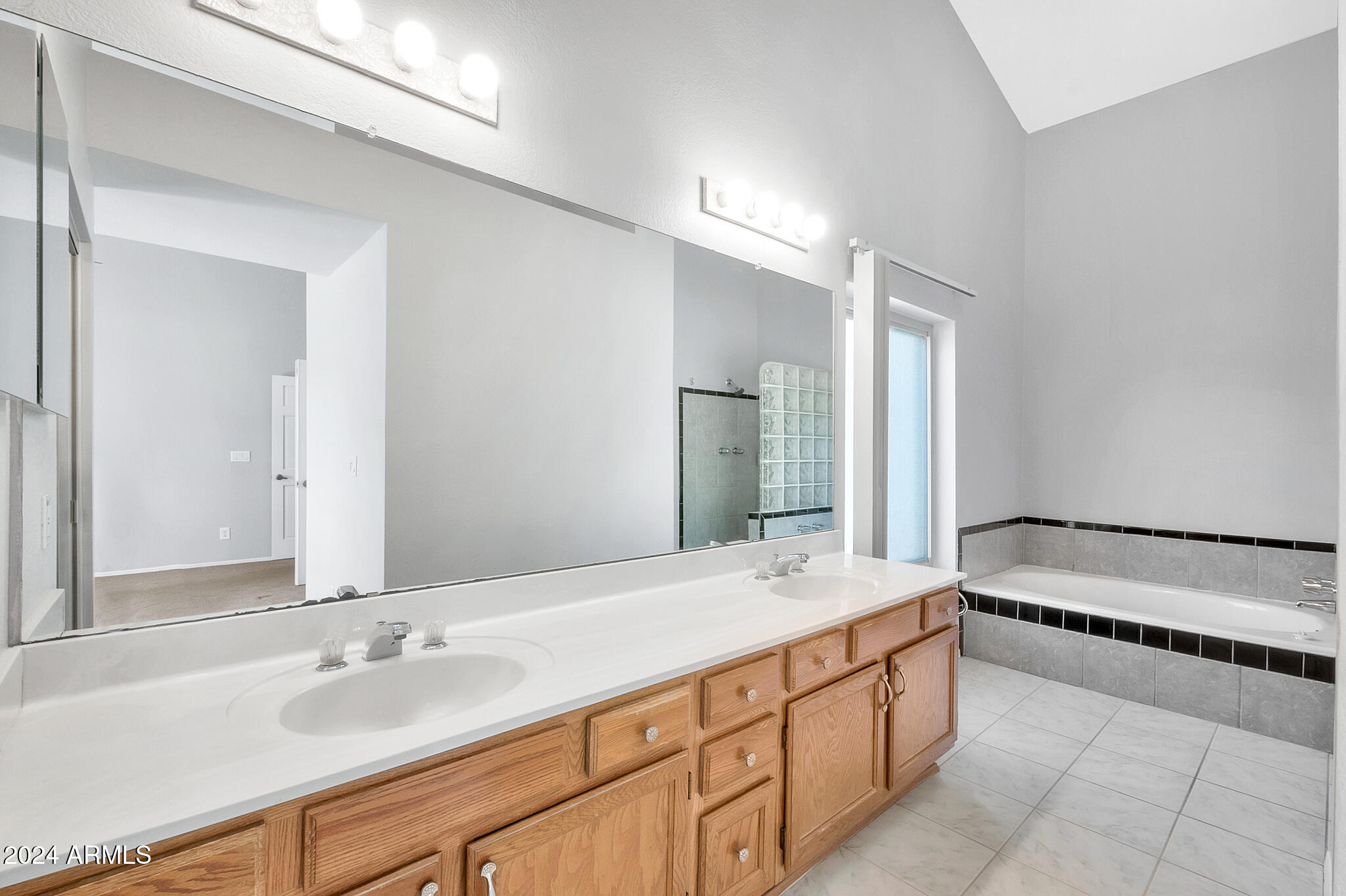 125 S HONEYSUCKLE Lane