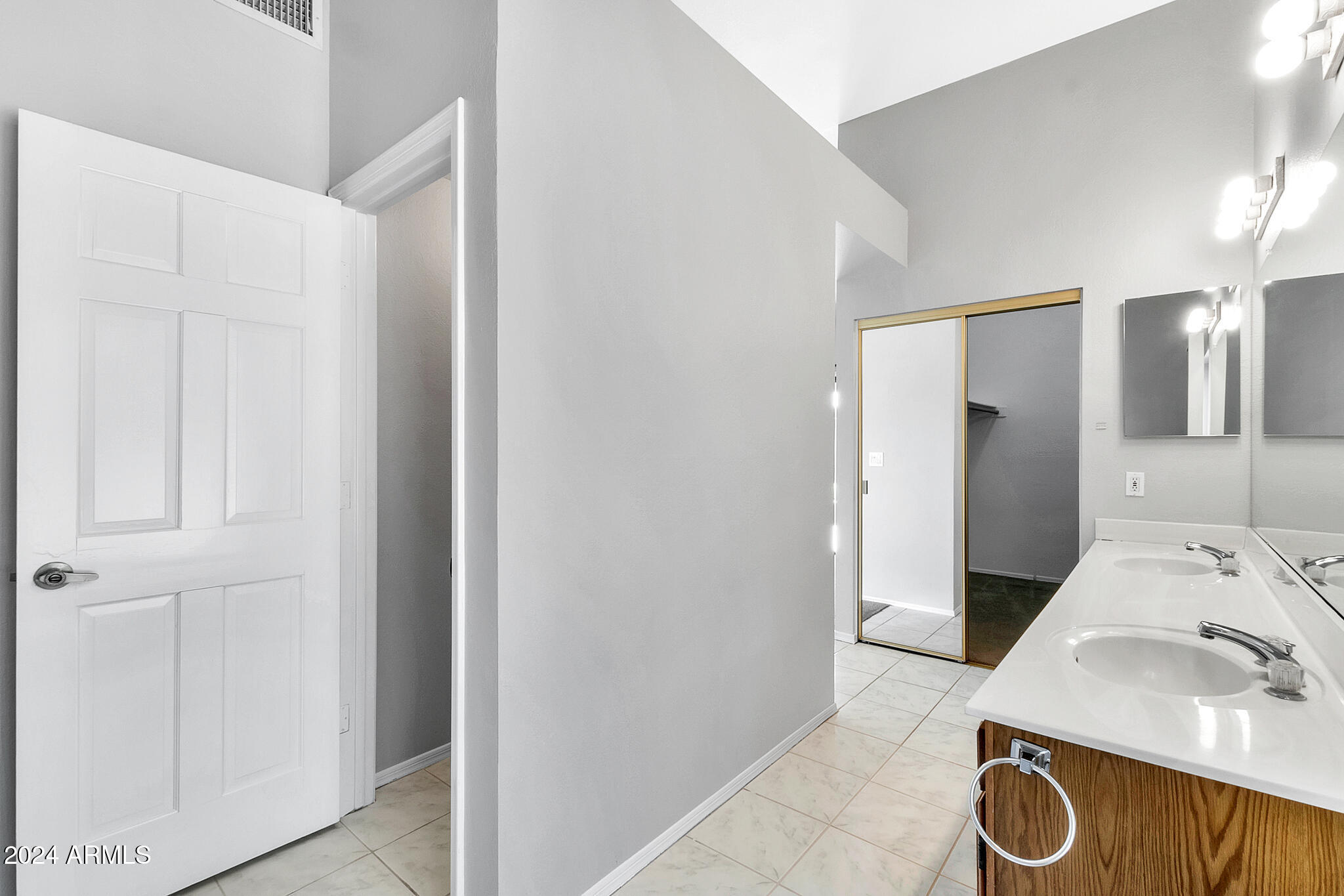 125 S HONEYSUCKLE Lane