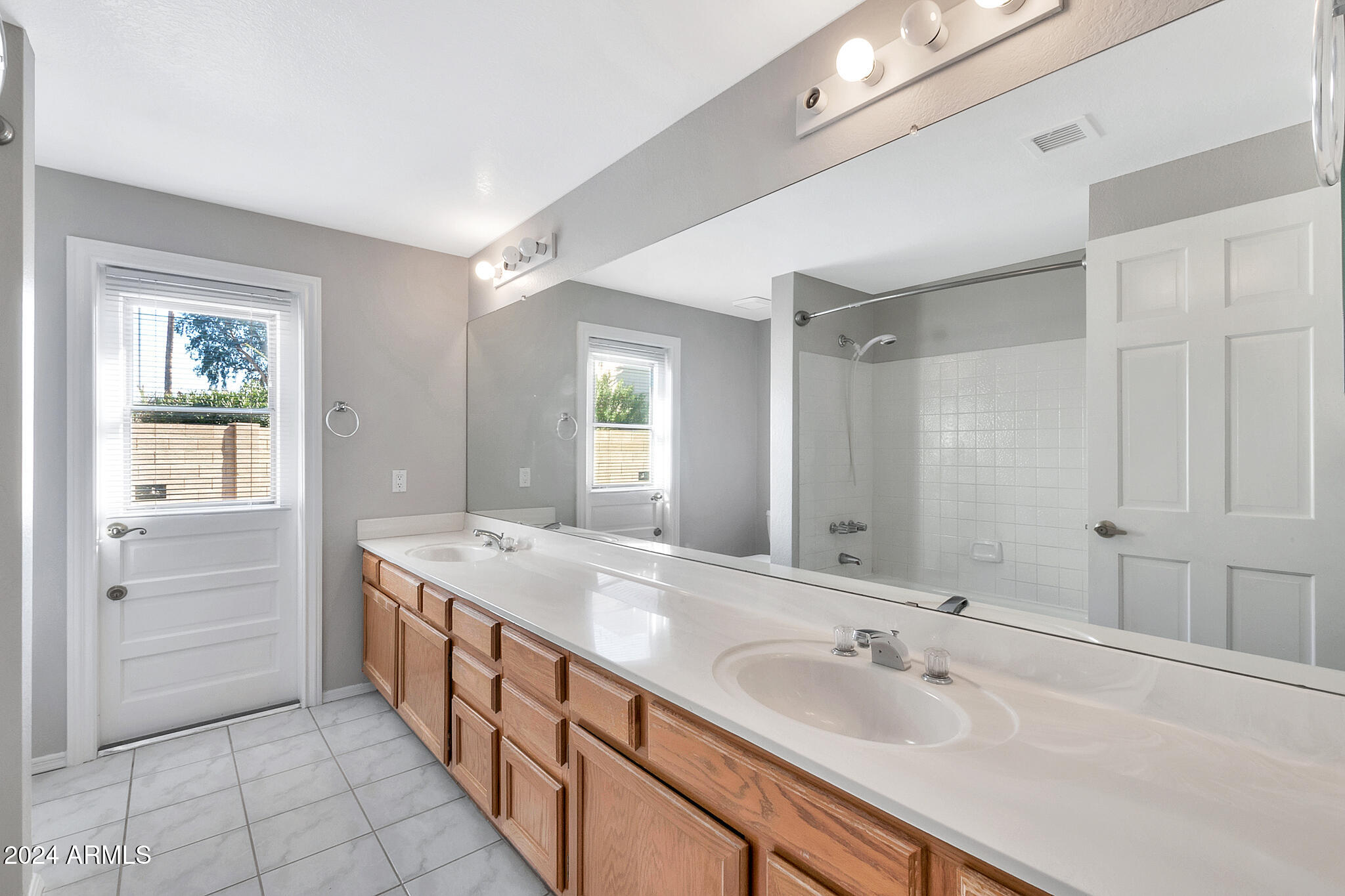 125 S HONEYSUCKLE Lane