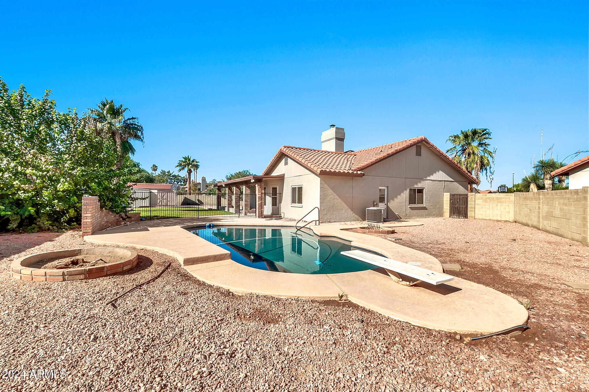 125 S HONEYSUCKLE Lane