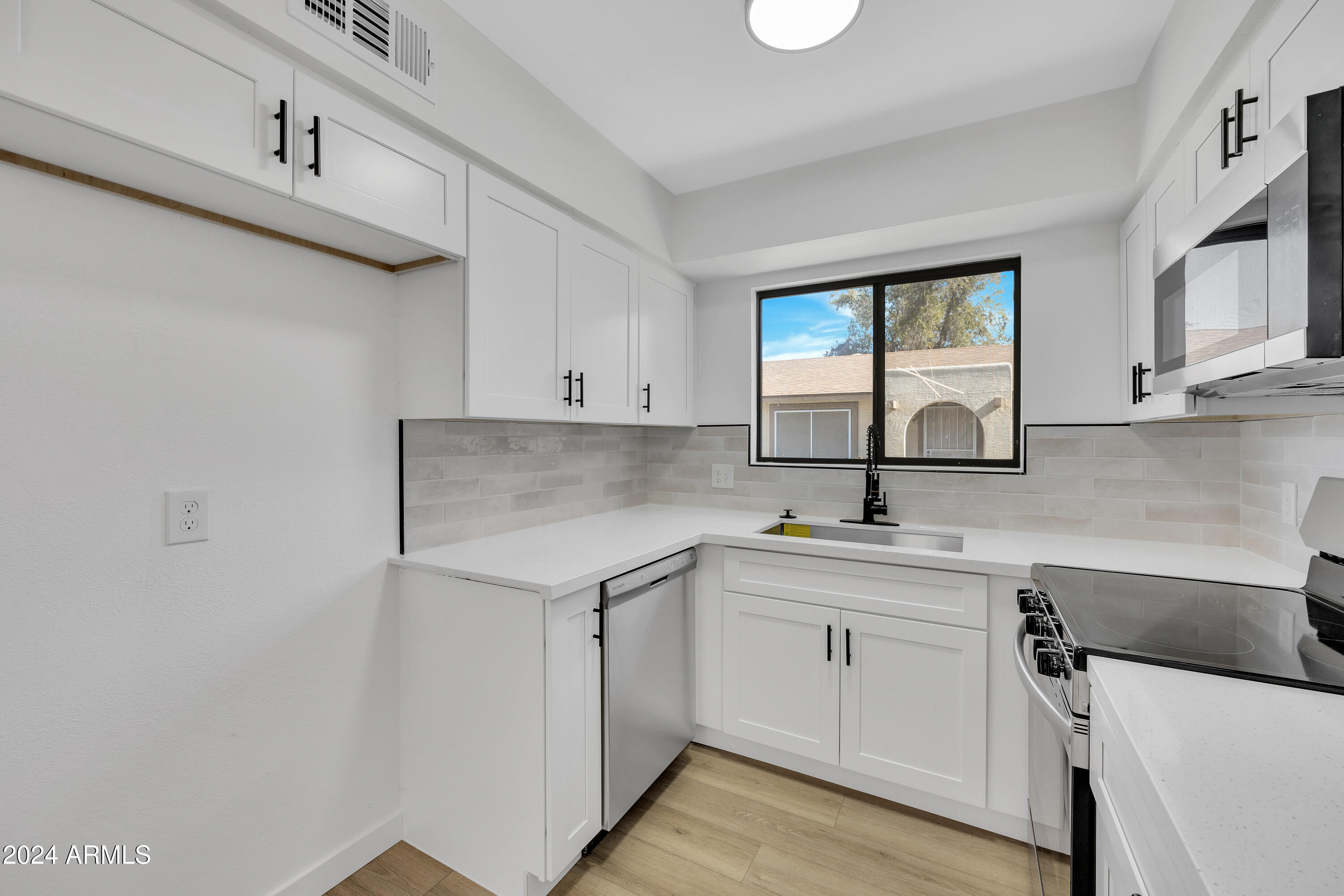 2611 E RANDALL Drive