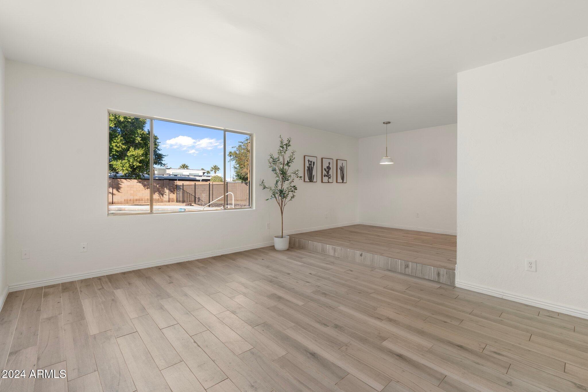 2524 E CHRISTY Drive