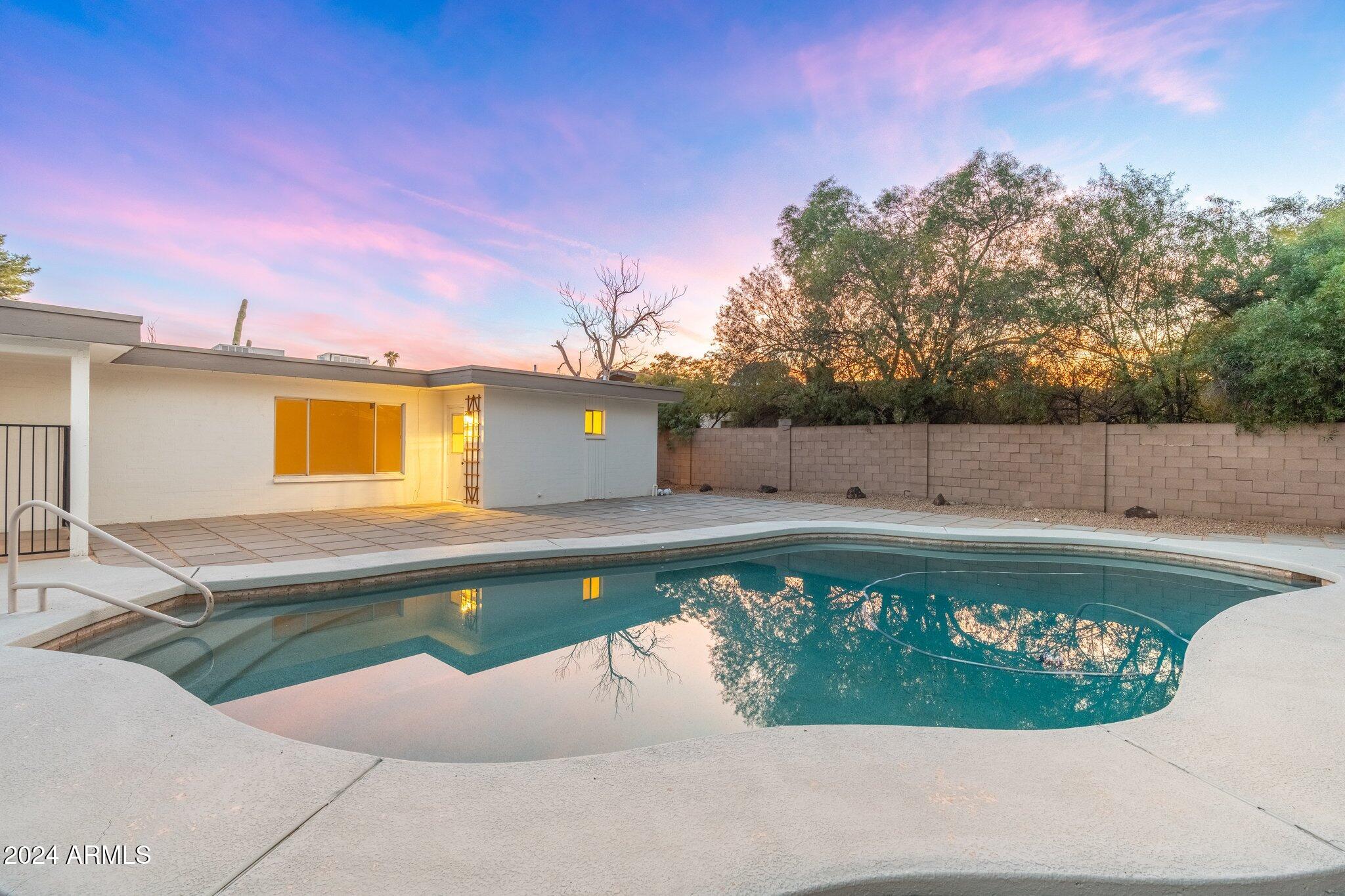 2524 E CHRISTY Drive