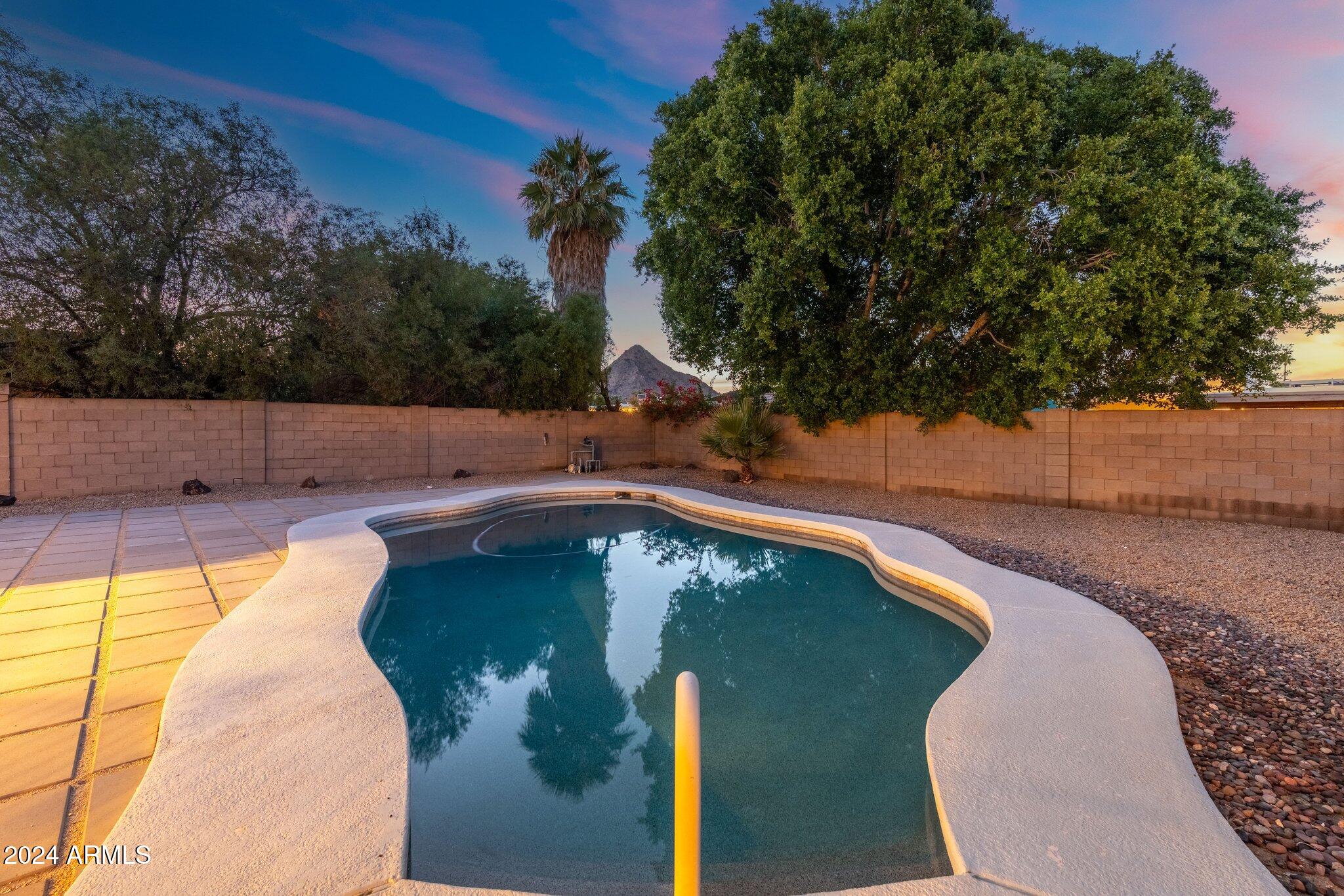 2524 E CHRISTY Drive