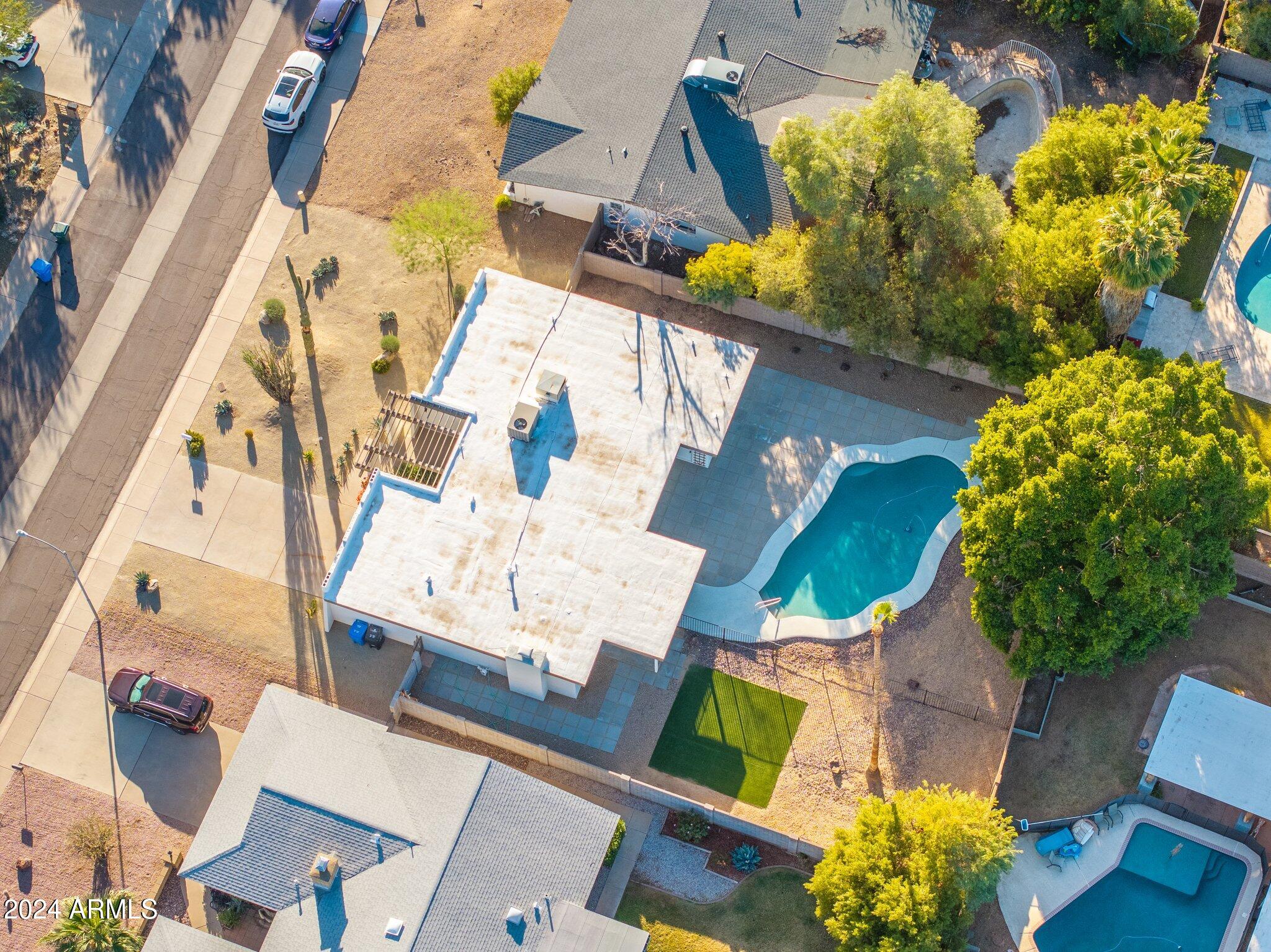 2524 E CHRISTY Drive