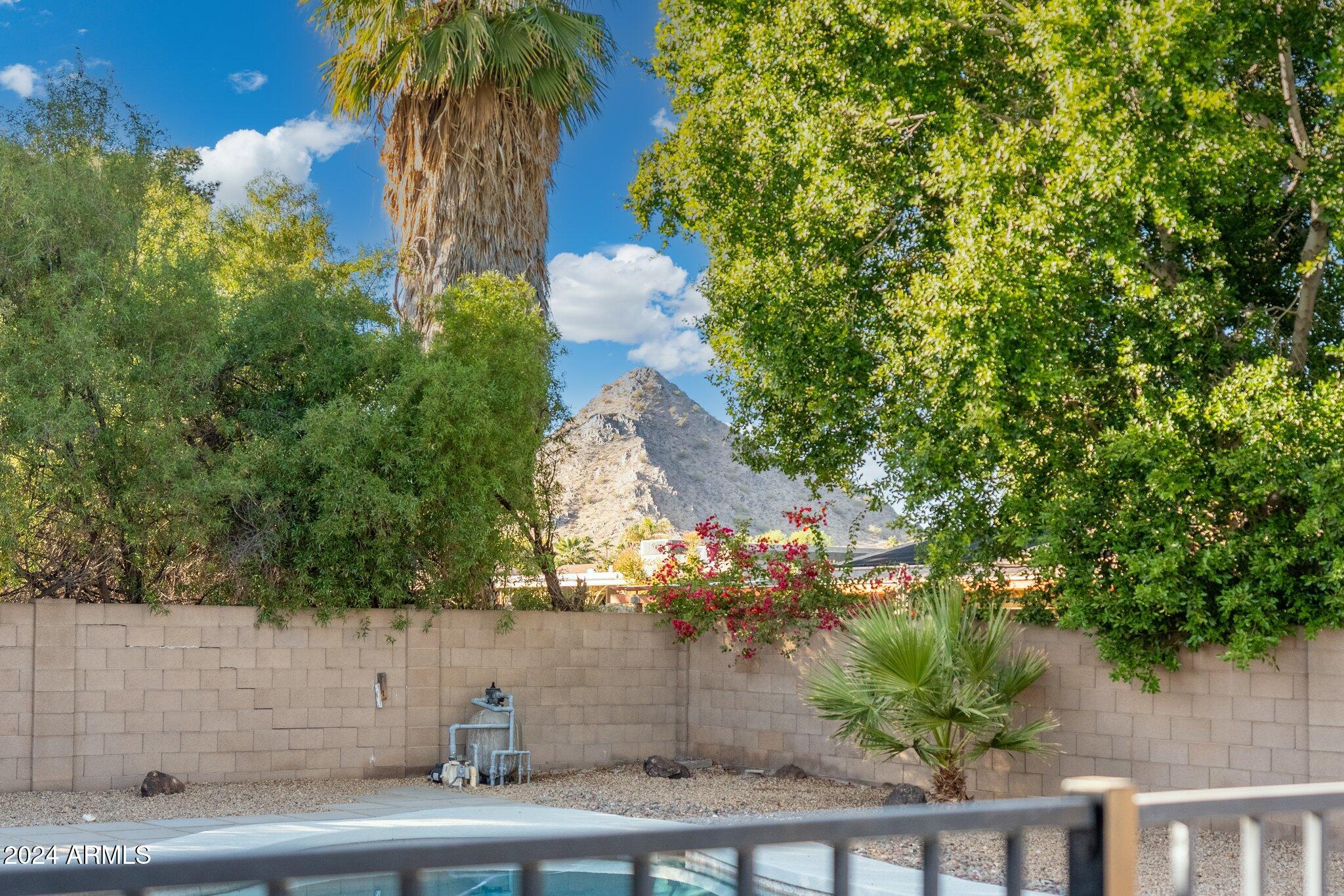 2524 E CHRISTY Drive