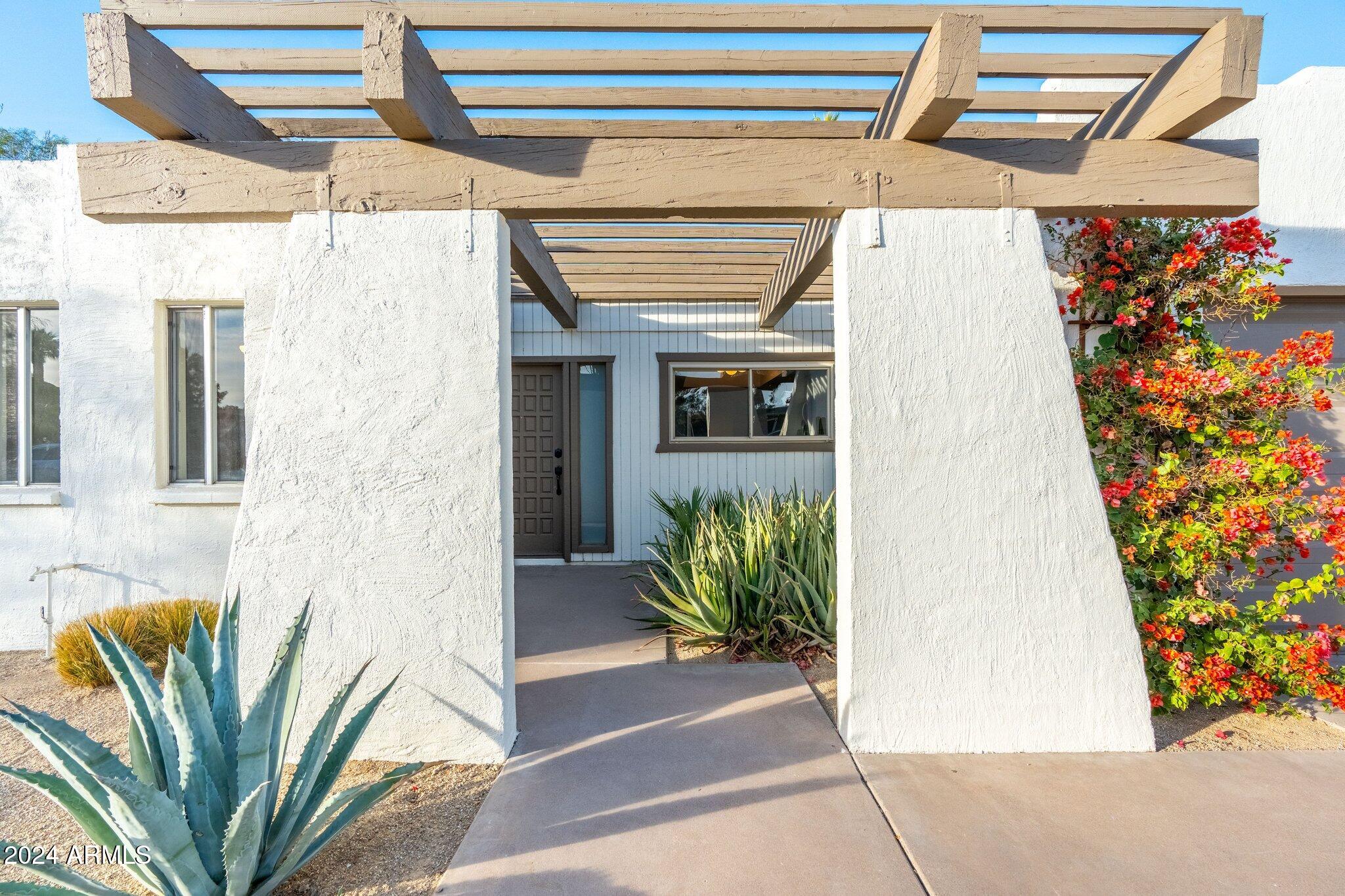 2524 E CHRISTY Drive
