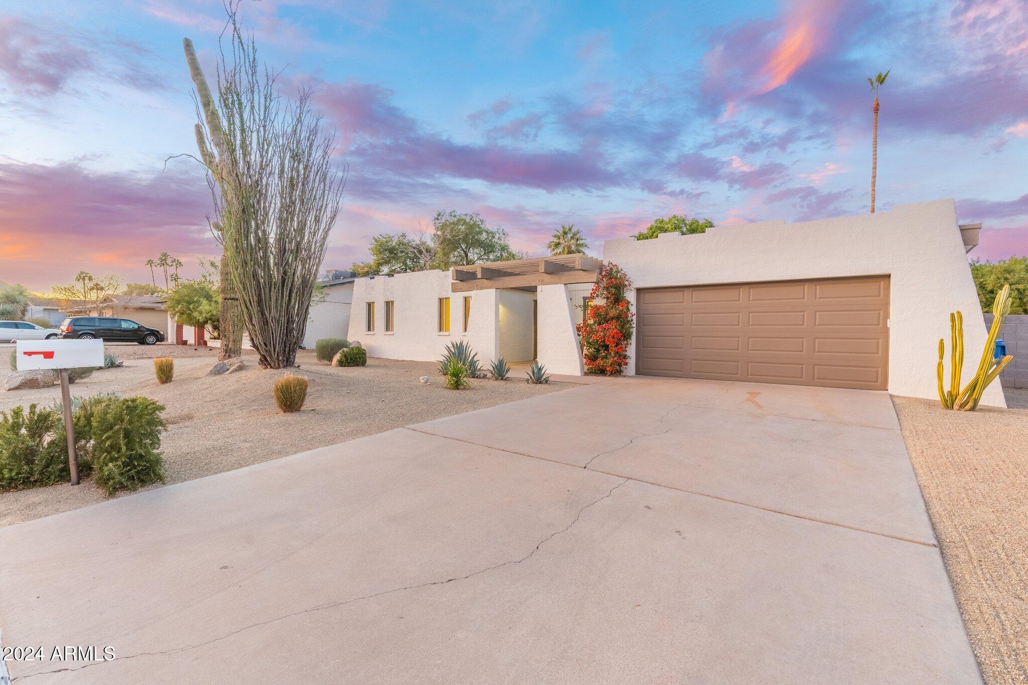 2524 E CHRISTY Drive