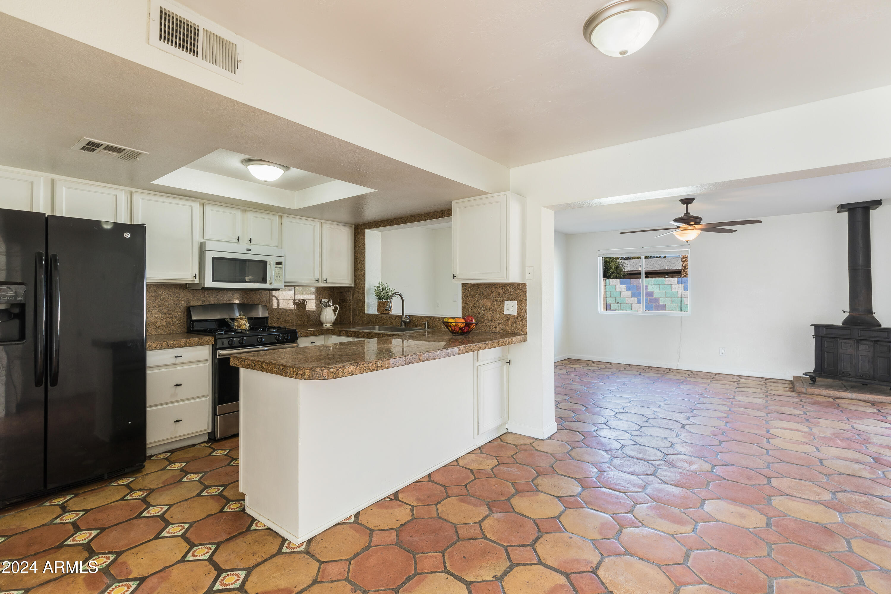 1602 W BEHREND Drive