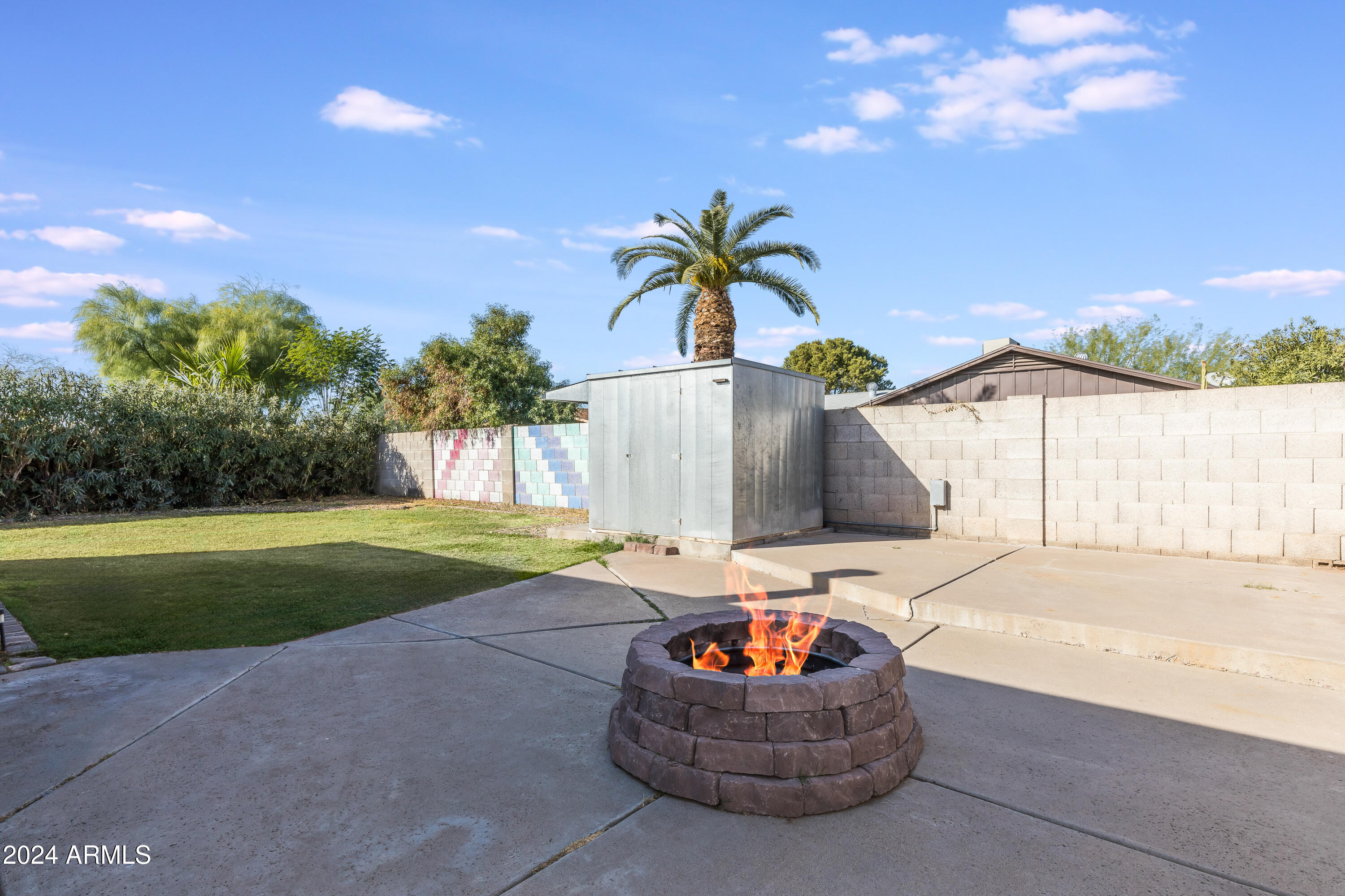 1602 W BEHREND Drive