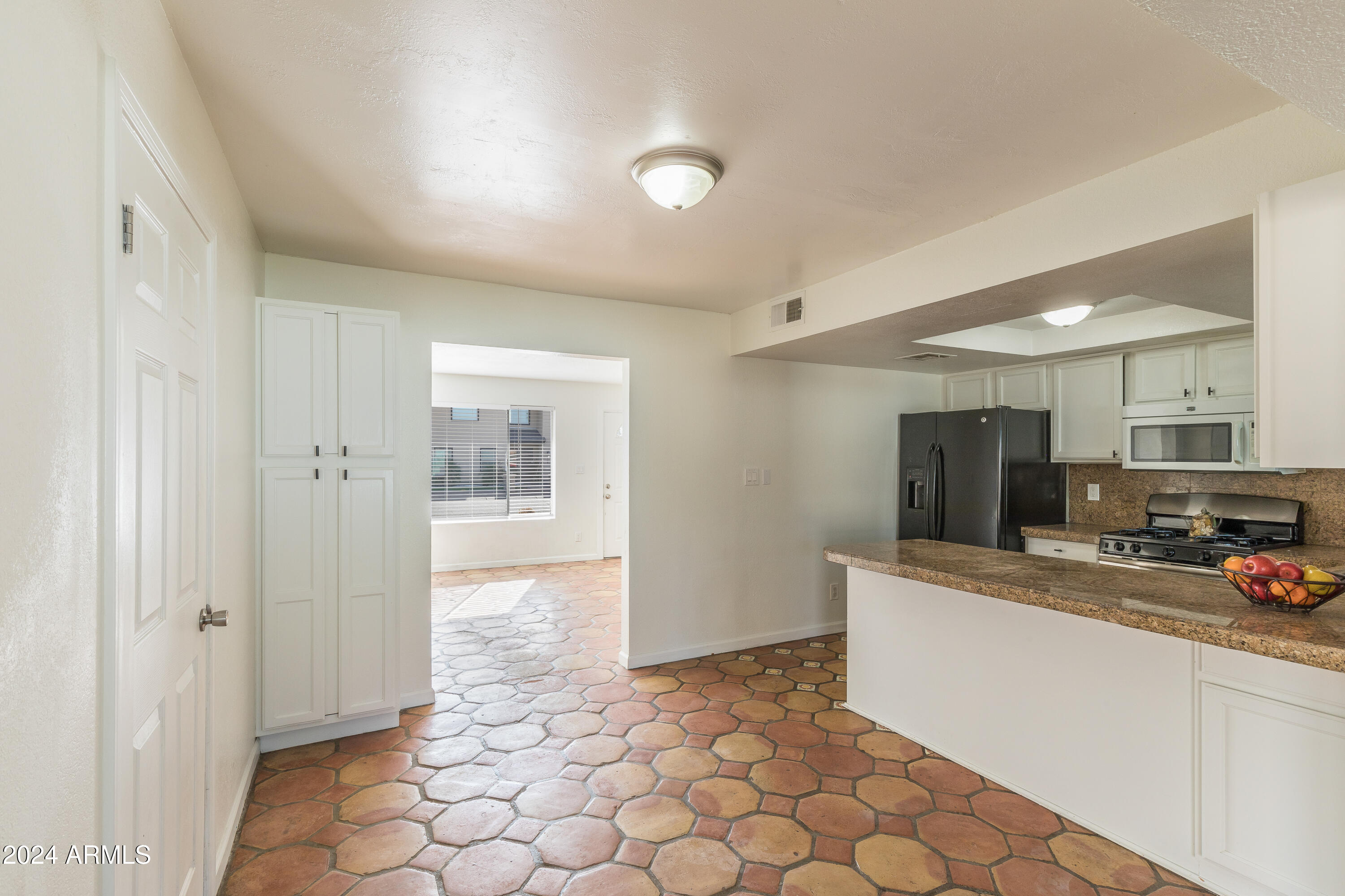 1602 W BEHREND Drive