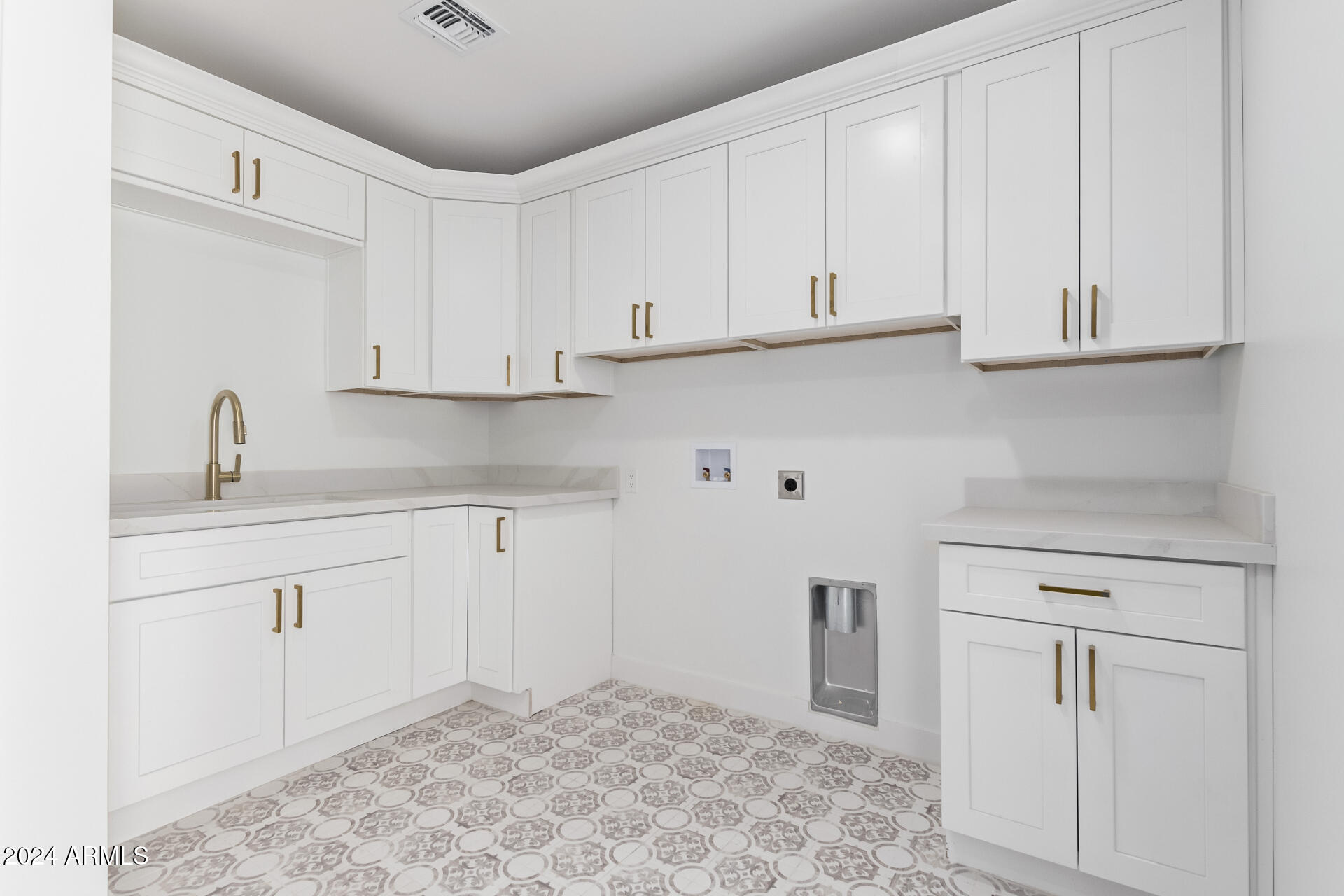 6425 S ROCKFORD Drive