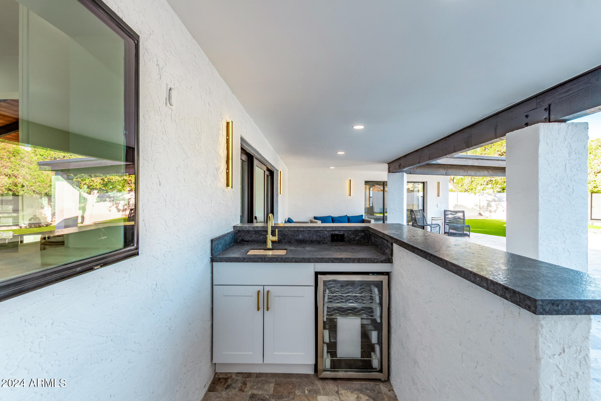 6425 S ROCKFORD Drive