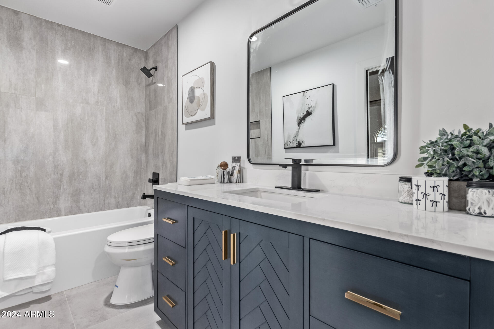 6425 S ROCKFORD Drive