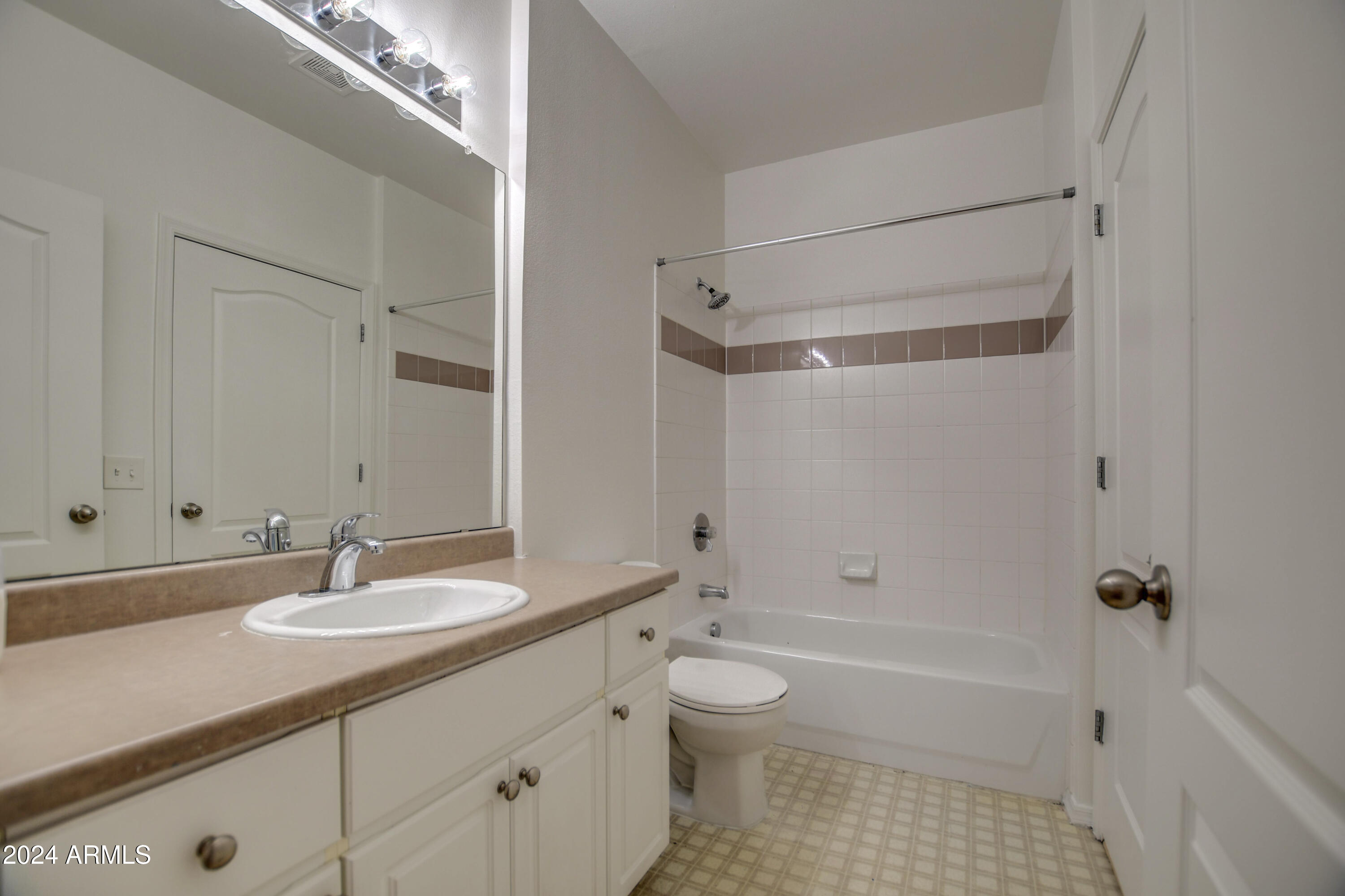 1701 E COLTER Street # 211