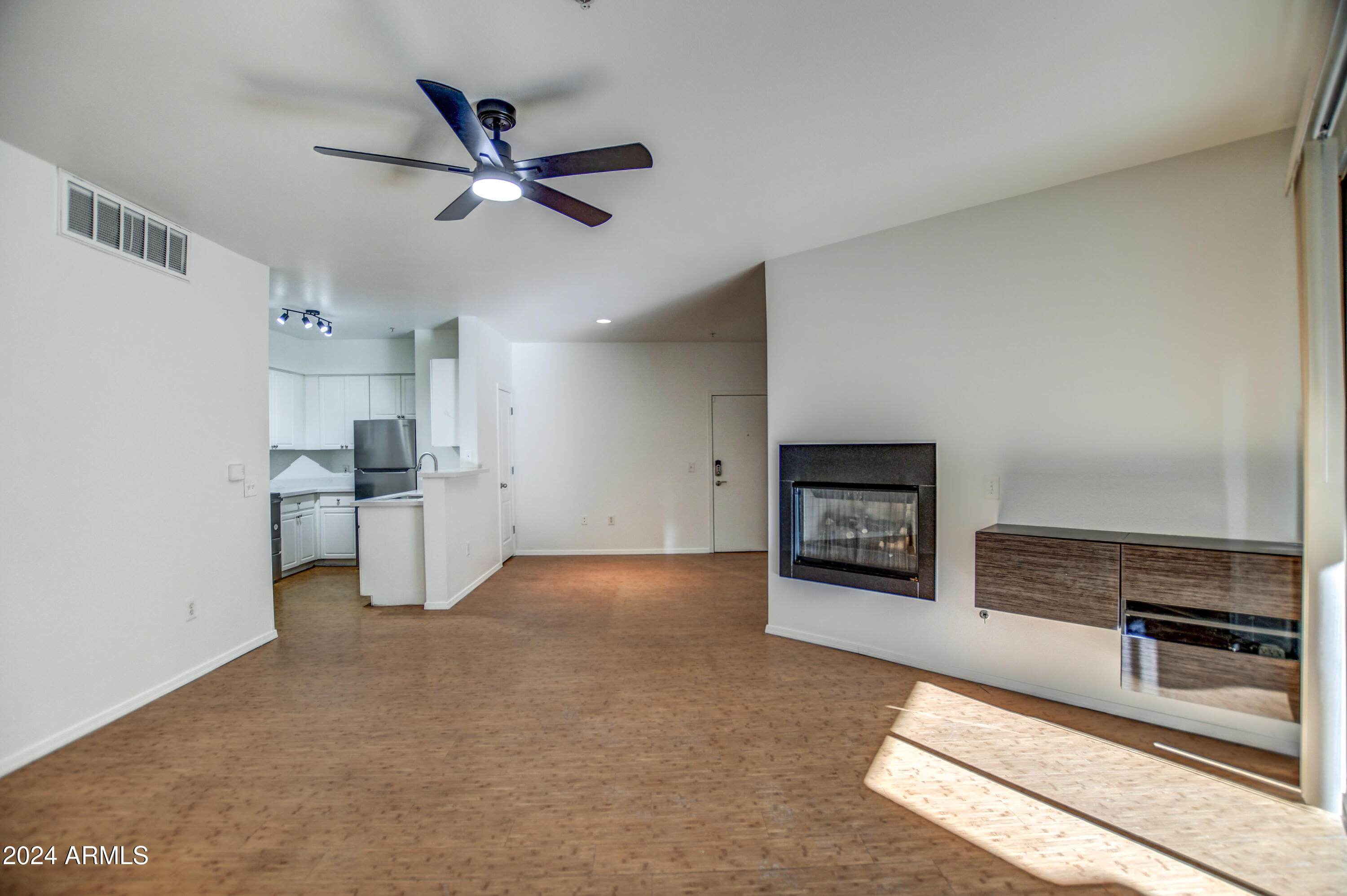 1701 E COLTER Street # 211