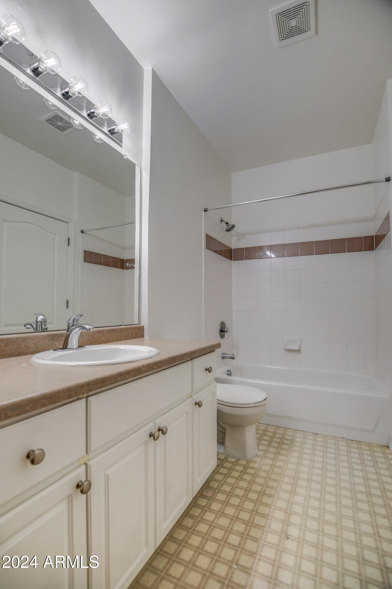 1701 E COLTER Street # 211