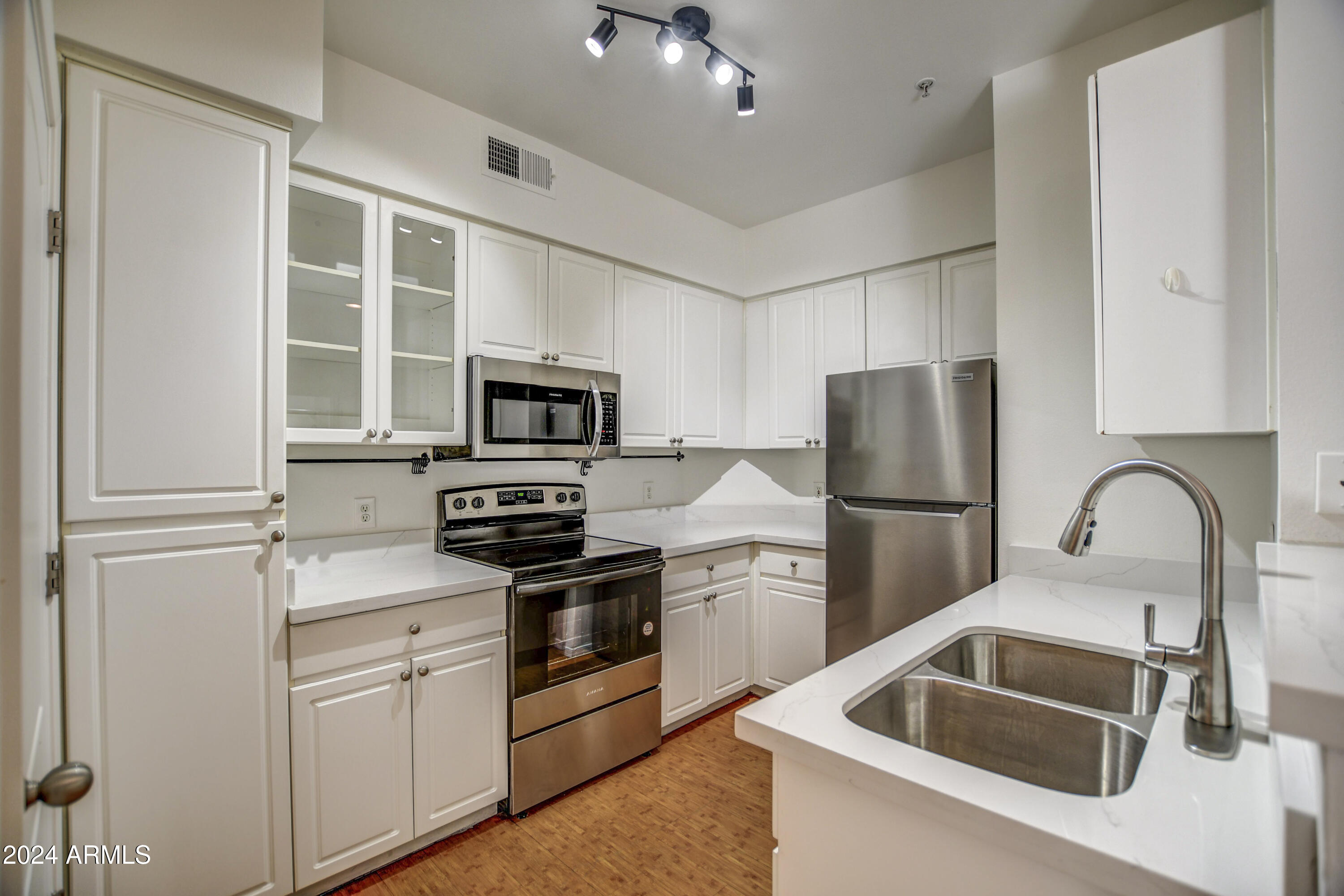 1701 E COLTER Street # 211