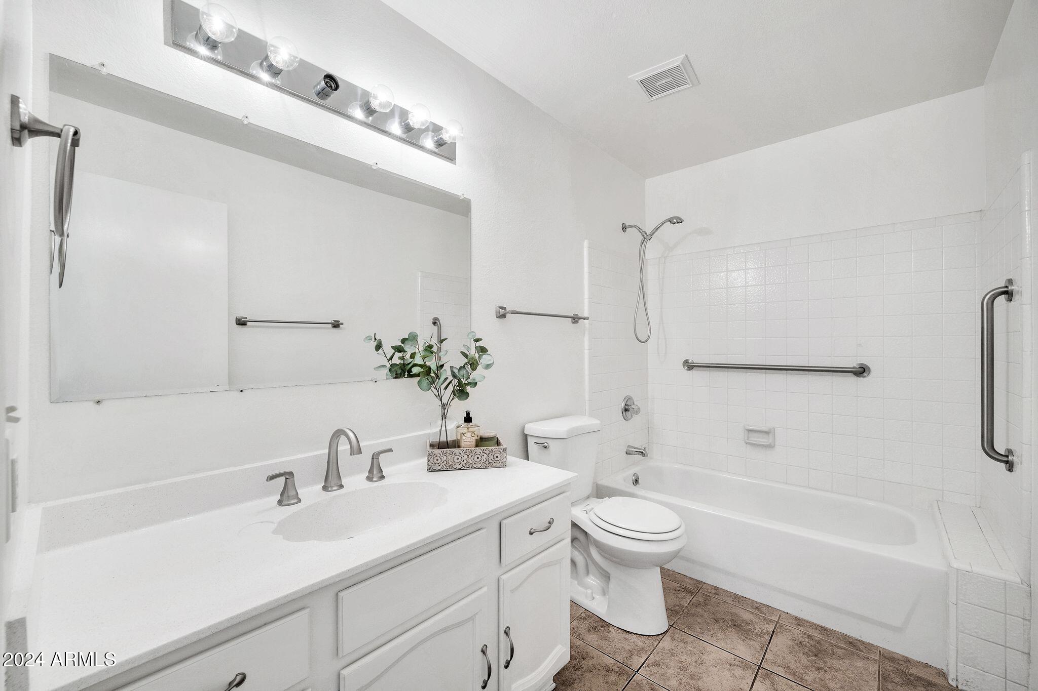 5719 W CHOLLA Street