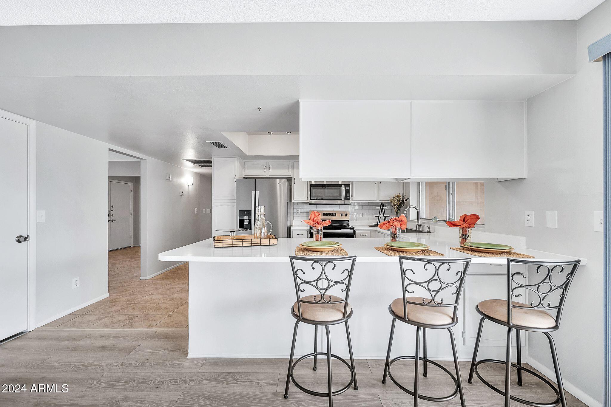 5719 W CHOLLA Street