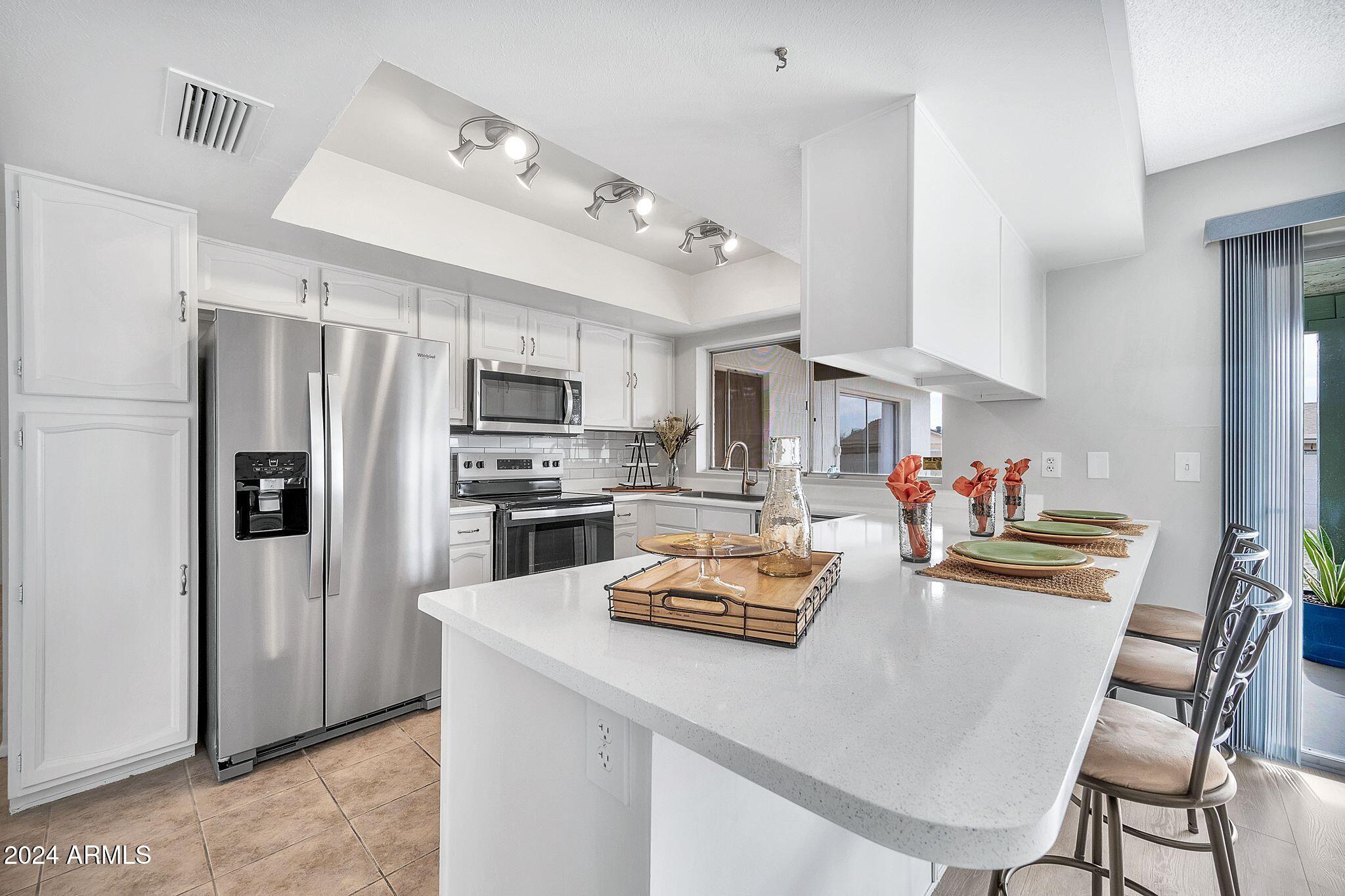 5719 W CHOLLA Street