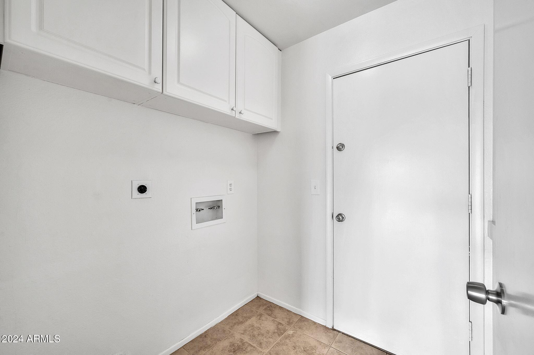 5719 W CHOLLA Street