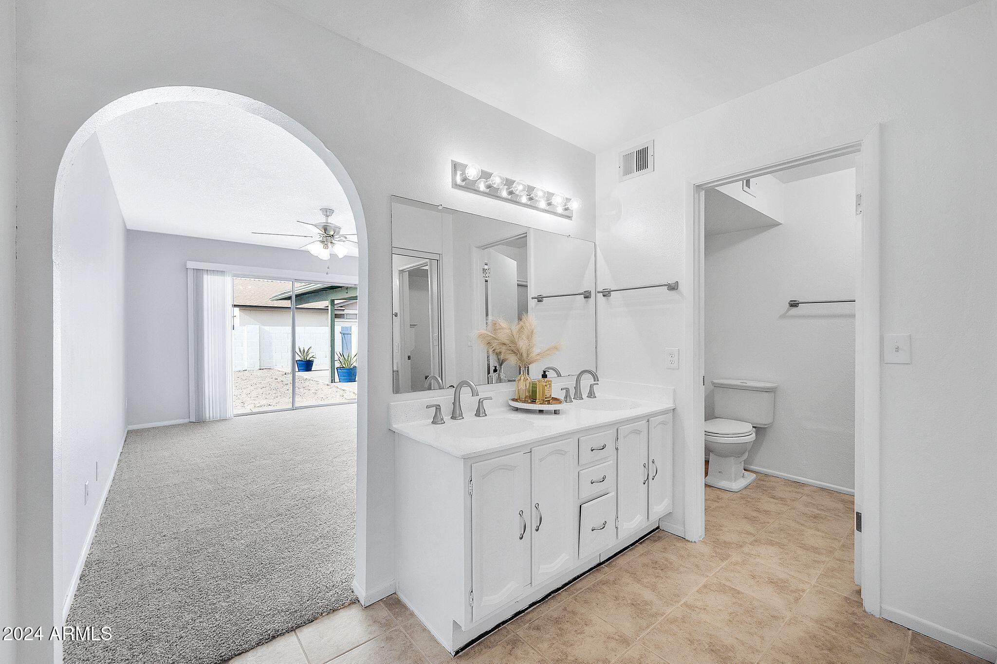 5719 W CHOLLA Street