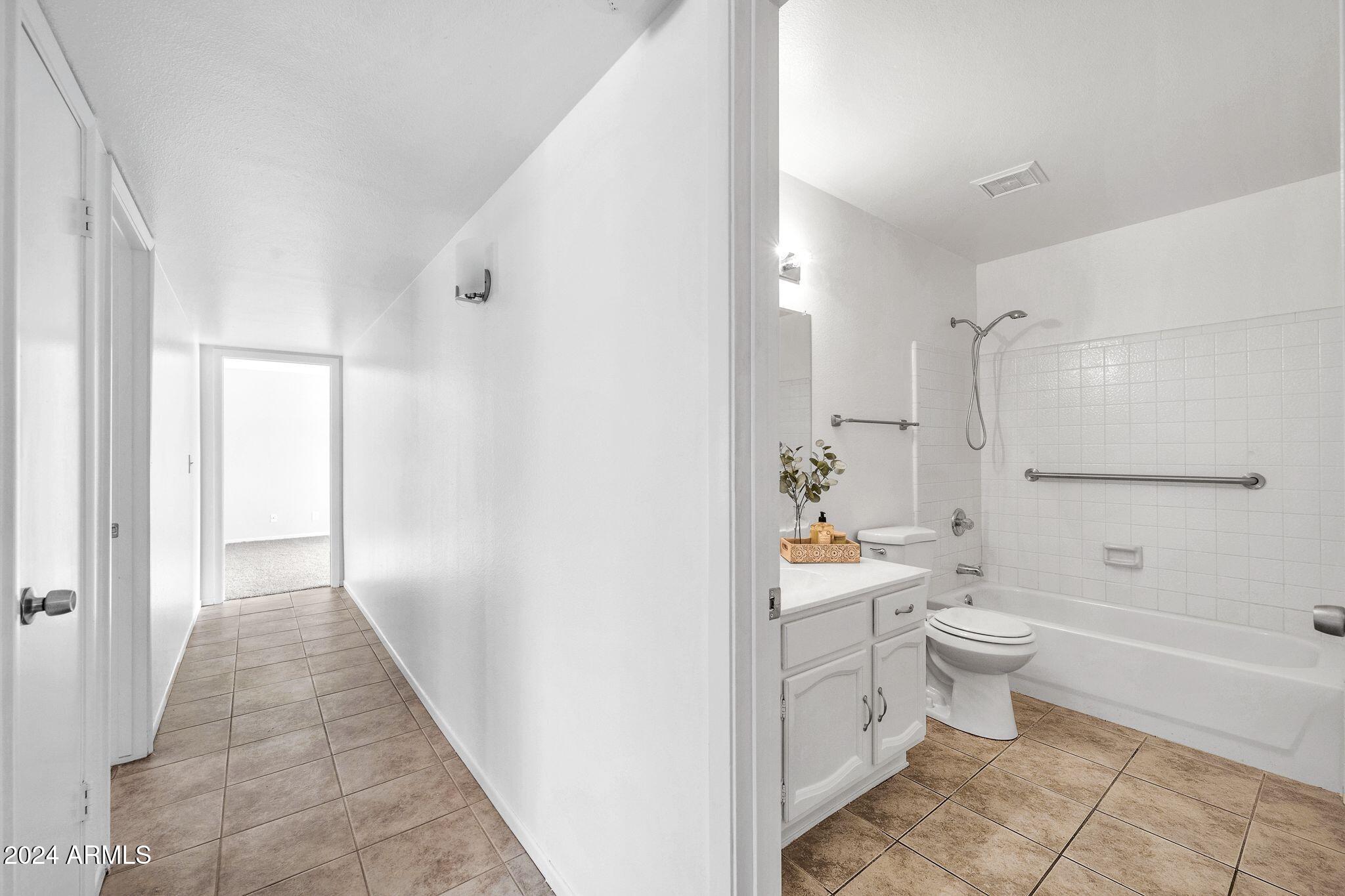 5719 W CHOLLA Street