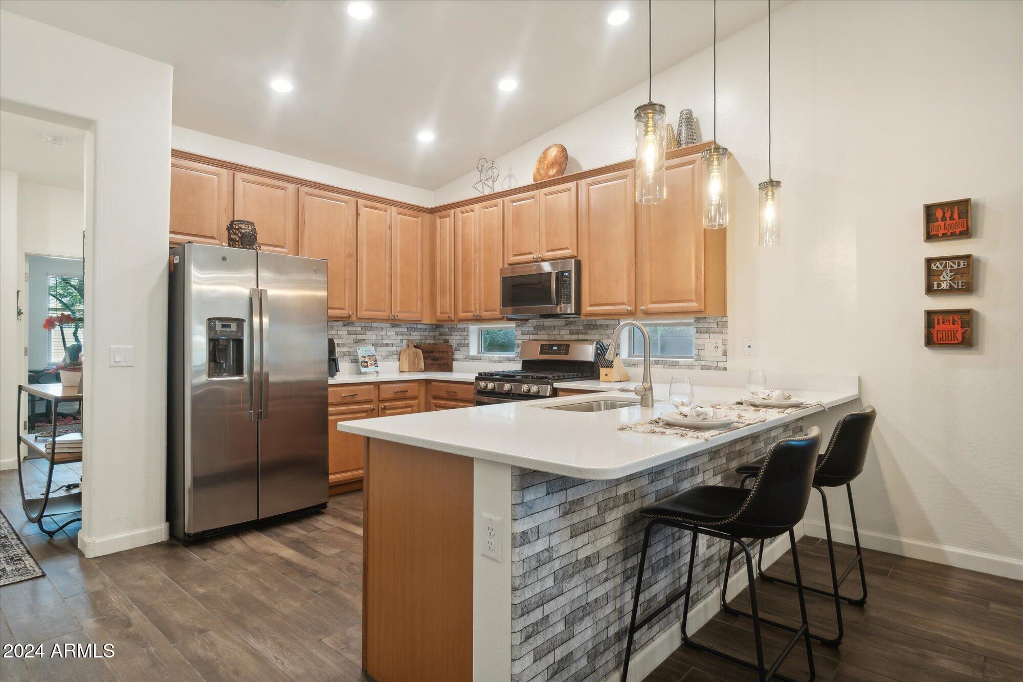 4049 E ROY ROGERS Road