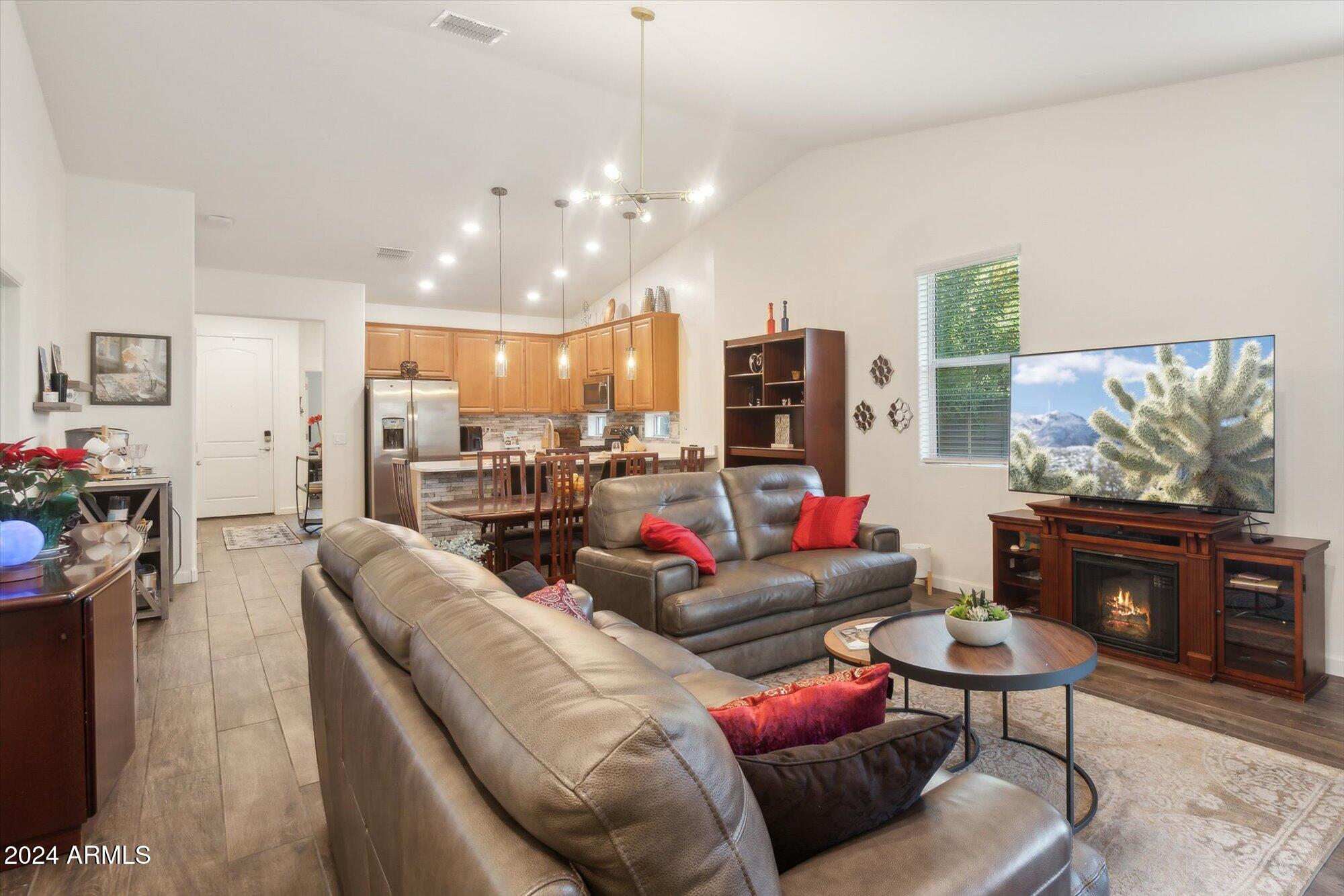 4049 E ROY ROGERS Road