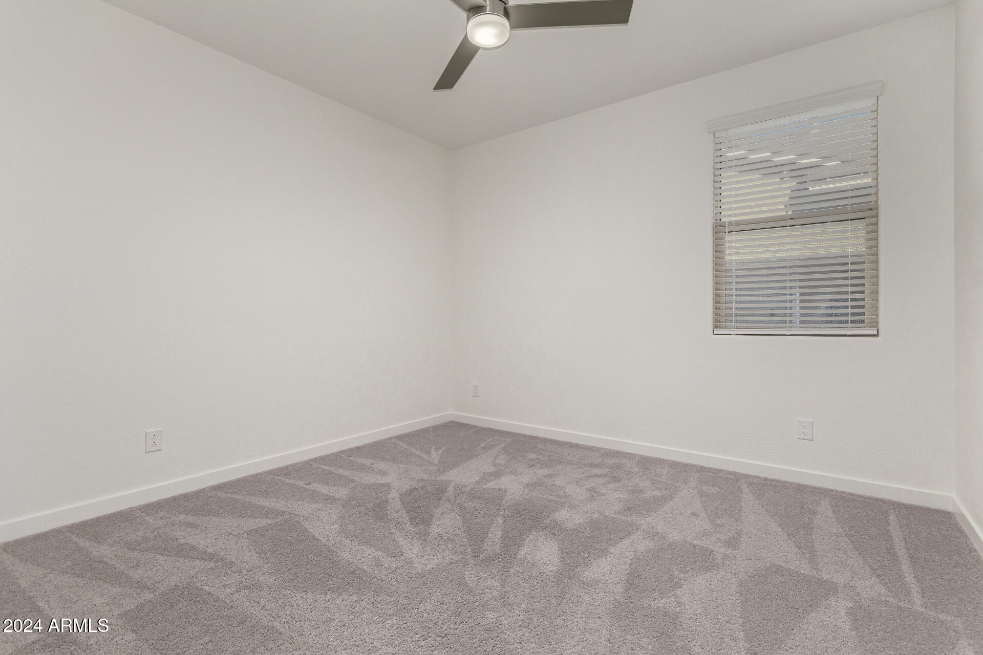 19338 W HIGHLAND Avenue