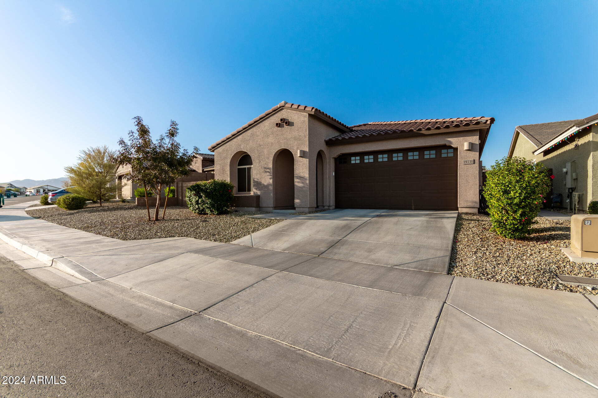 19338 W HIGHLAND Avenue