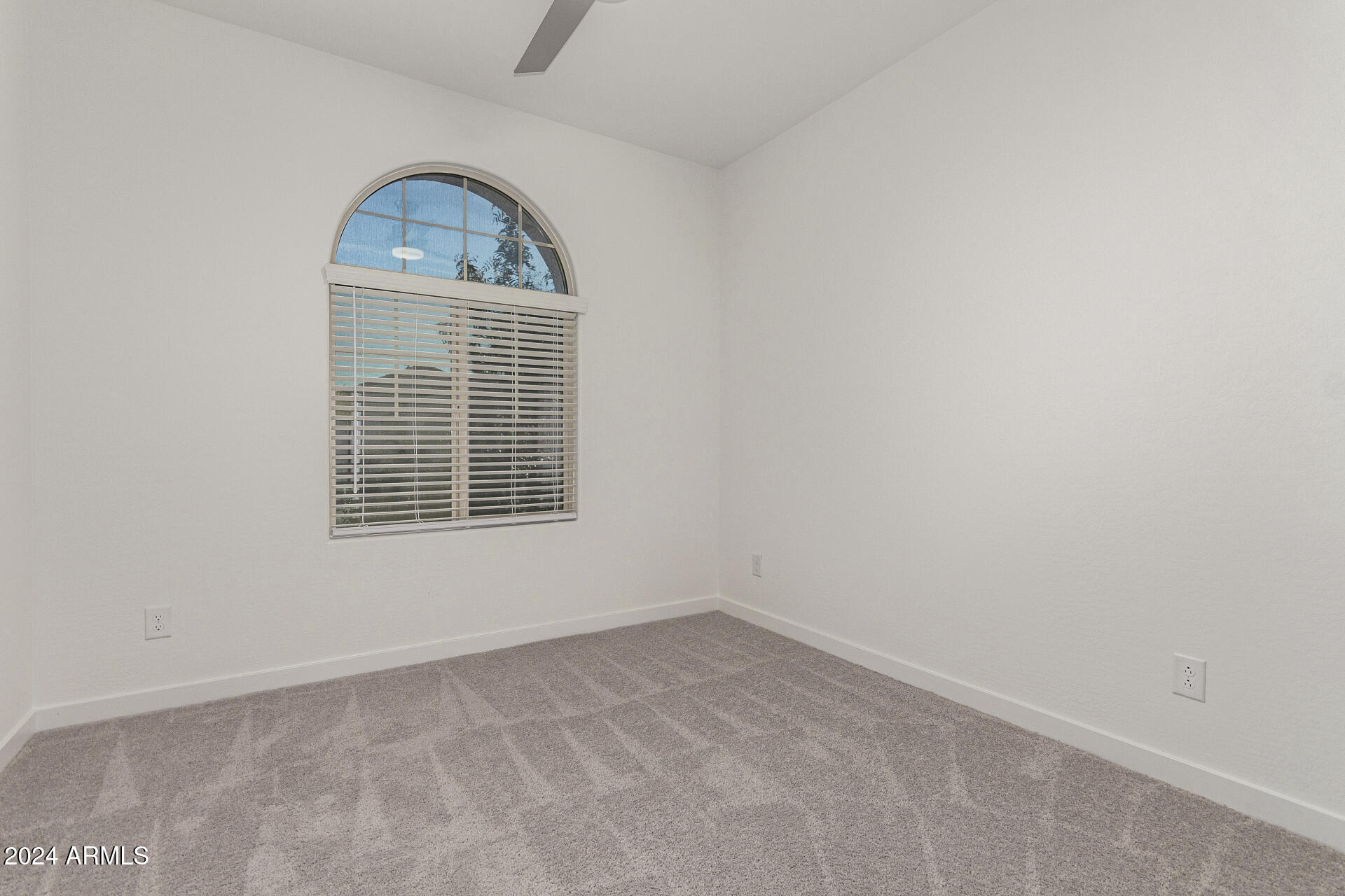 19338 W HIGHLAND Avenue
