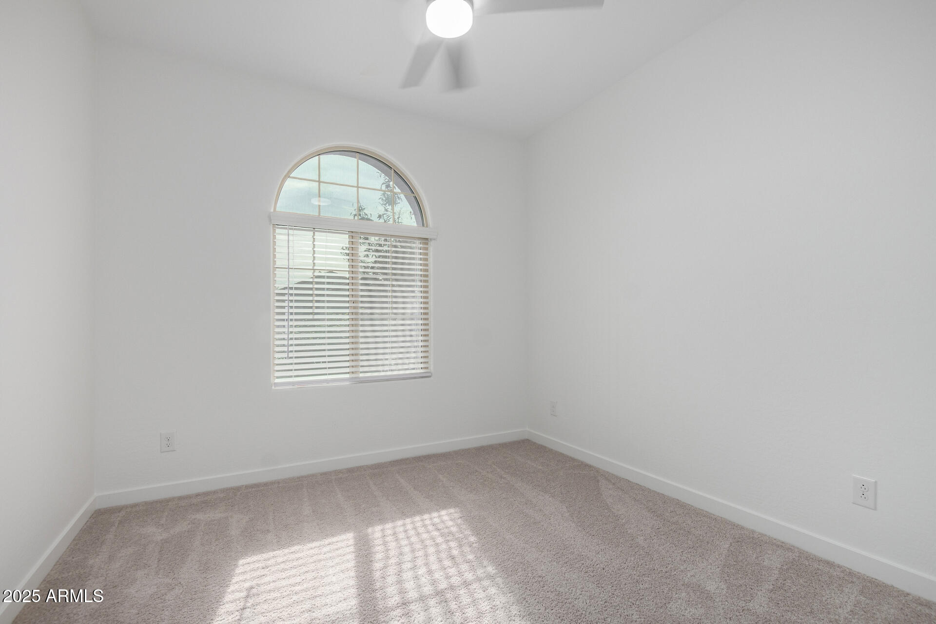 19338 W HIGHLAND Avenue