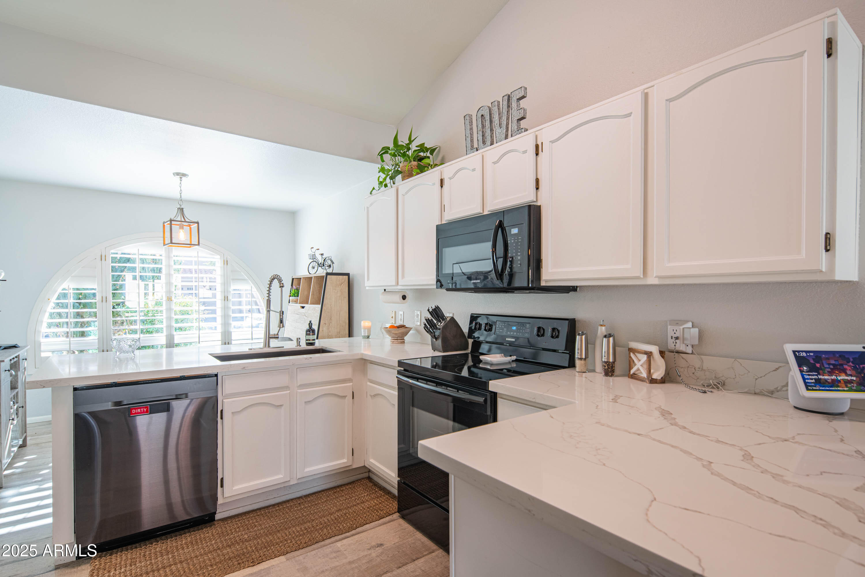 4550 E CHARLESTON Avenue