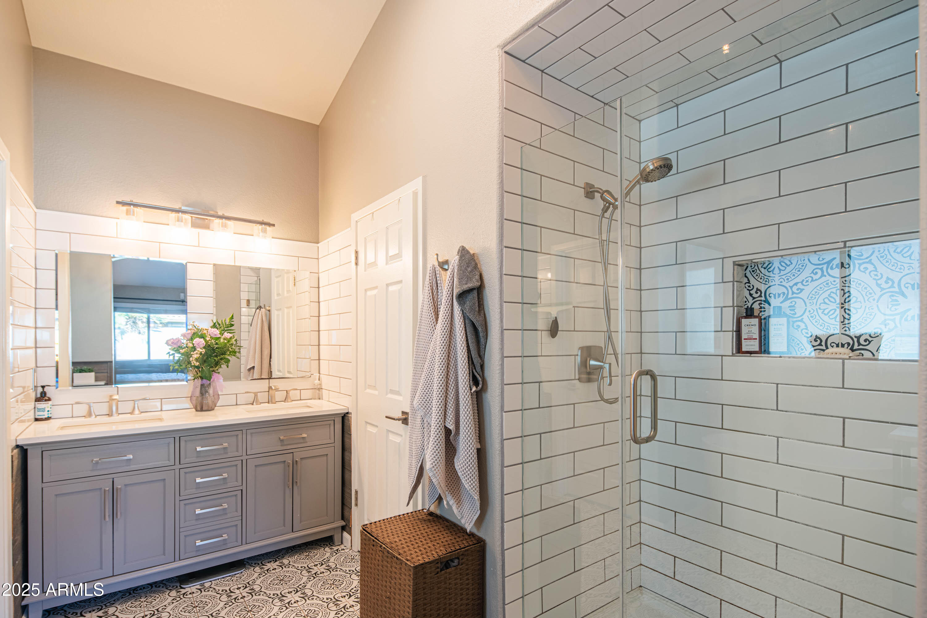 4550 E CHARLESTON Avenue