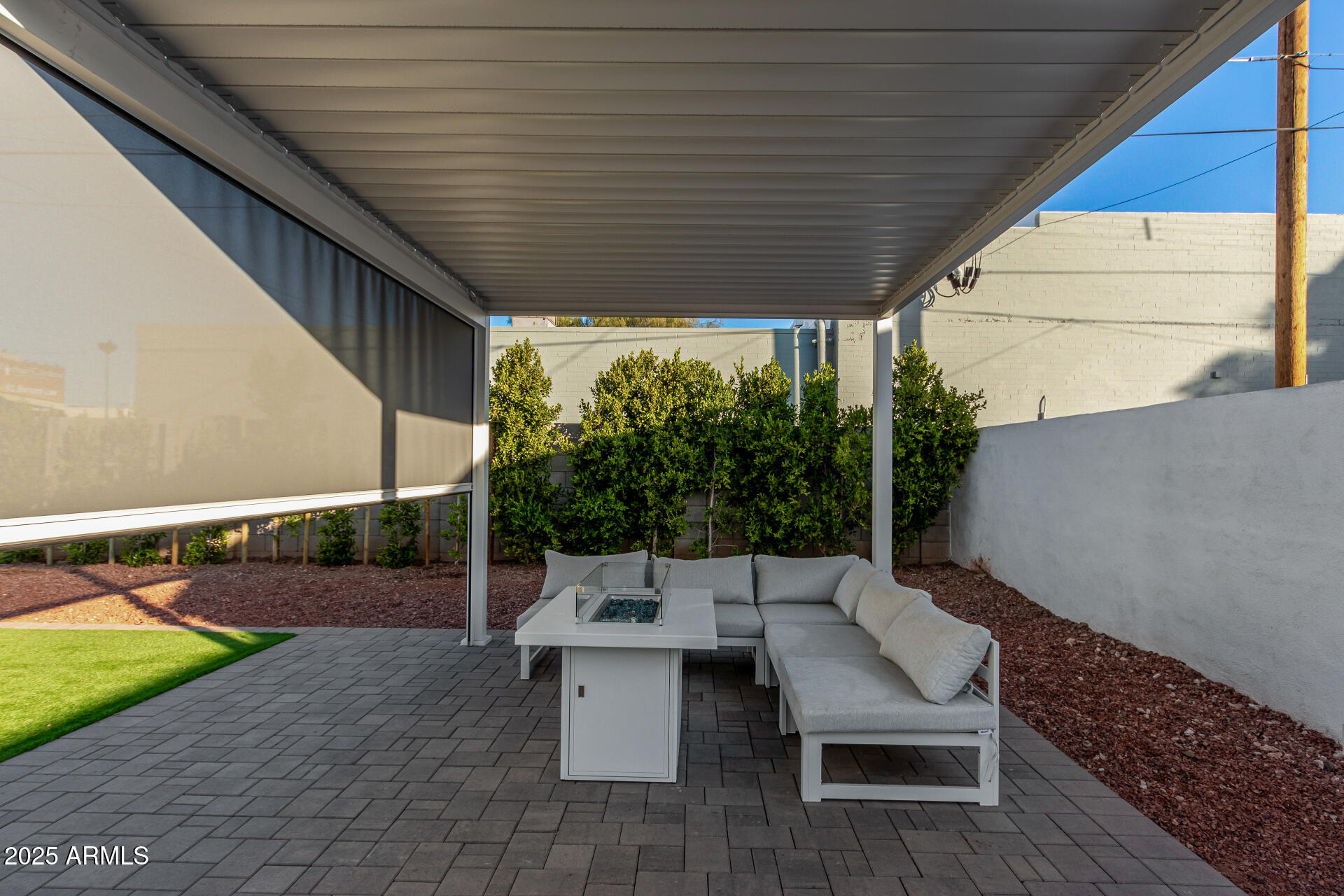 726 E AMELIA Avenue