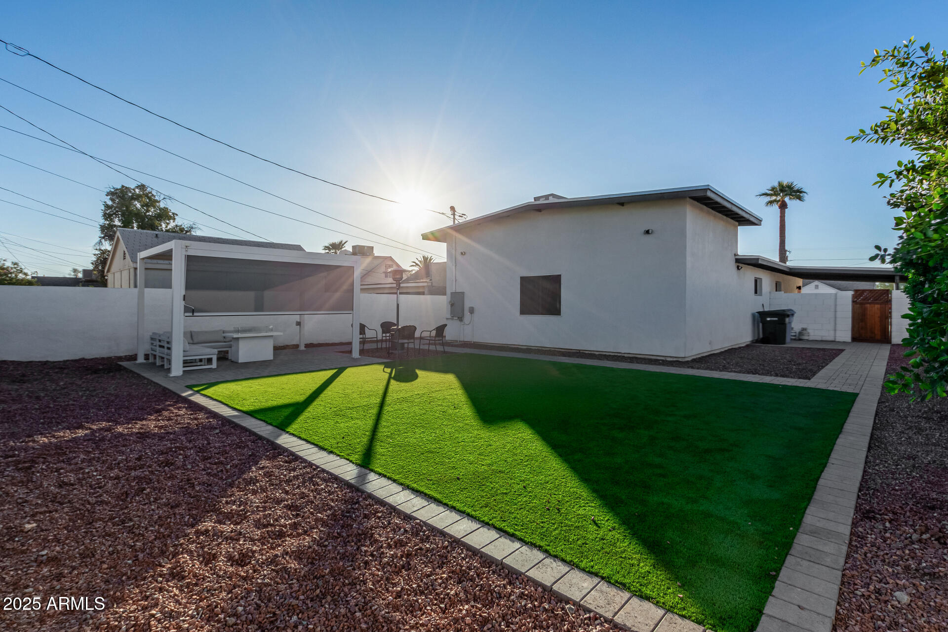 726 E AMELIA Avenue
