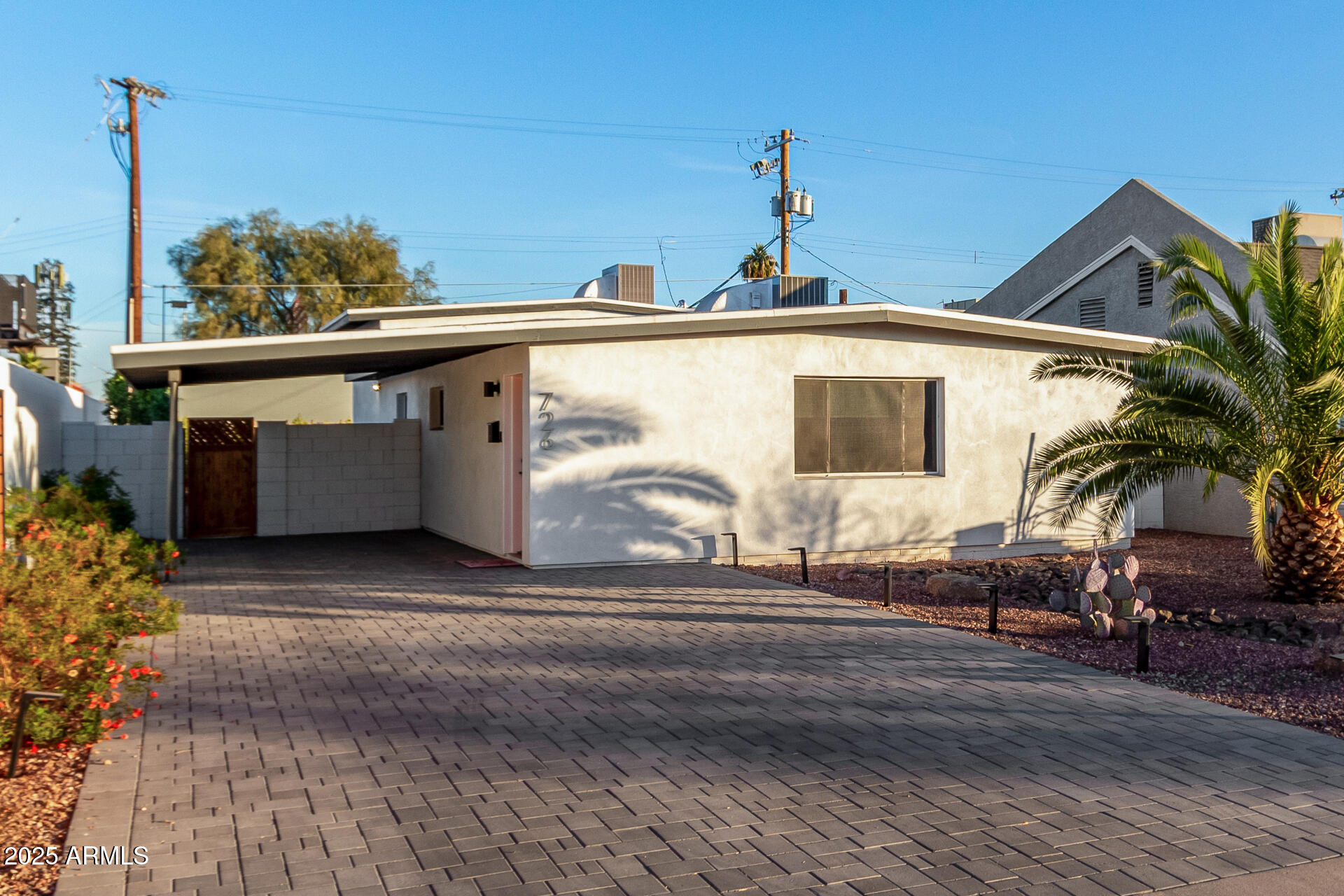 726 E AMELIA Avenue