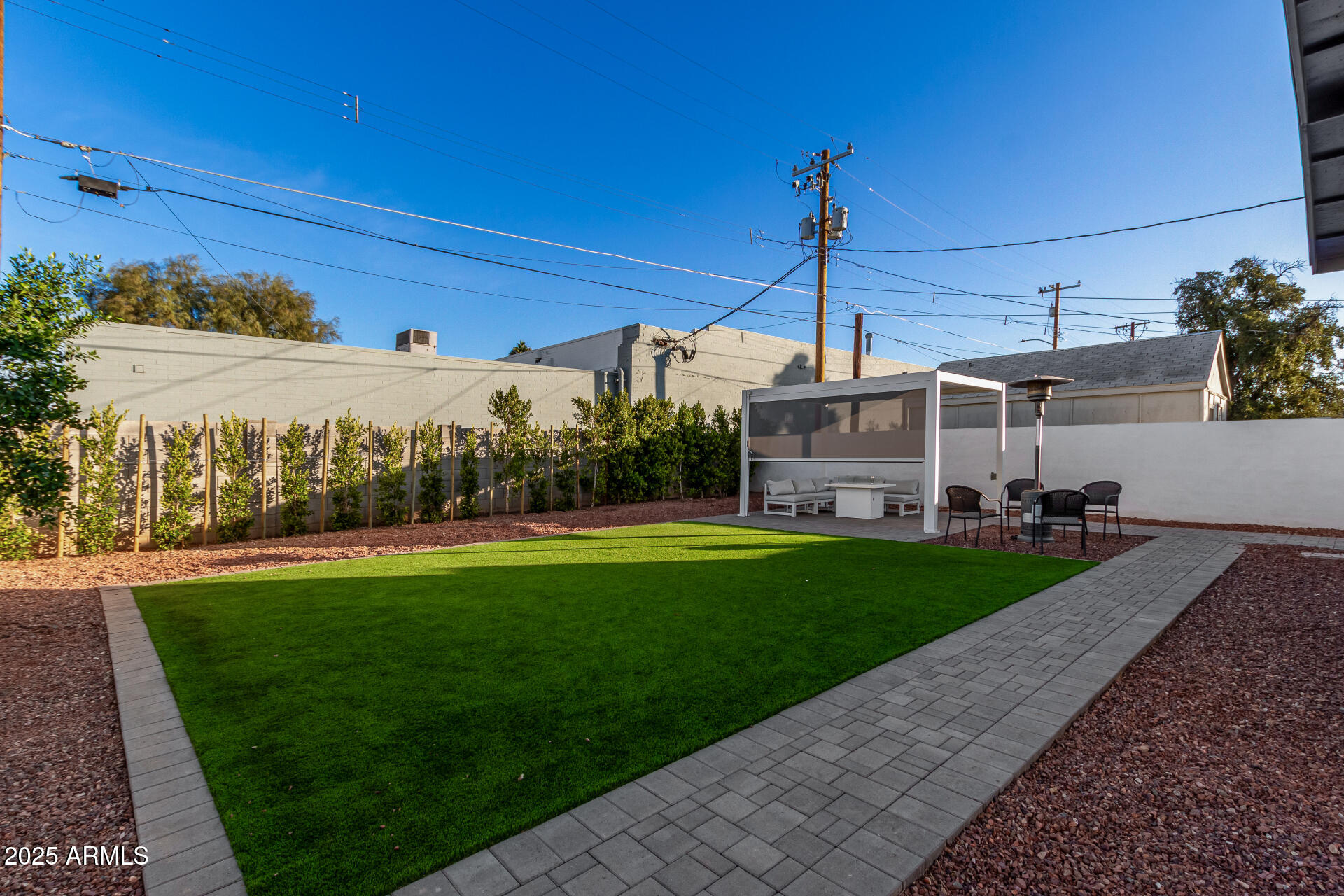 726 E AMELIA Avenue