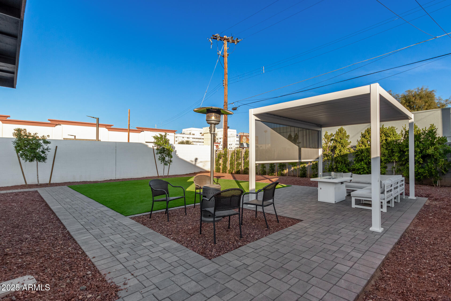 726 E AMELIA Avenue