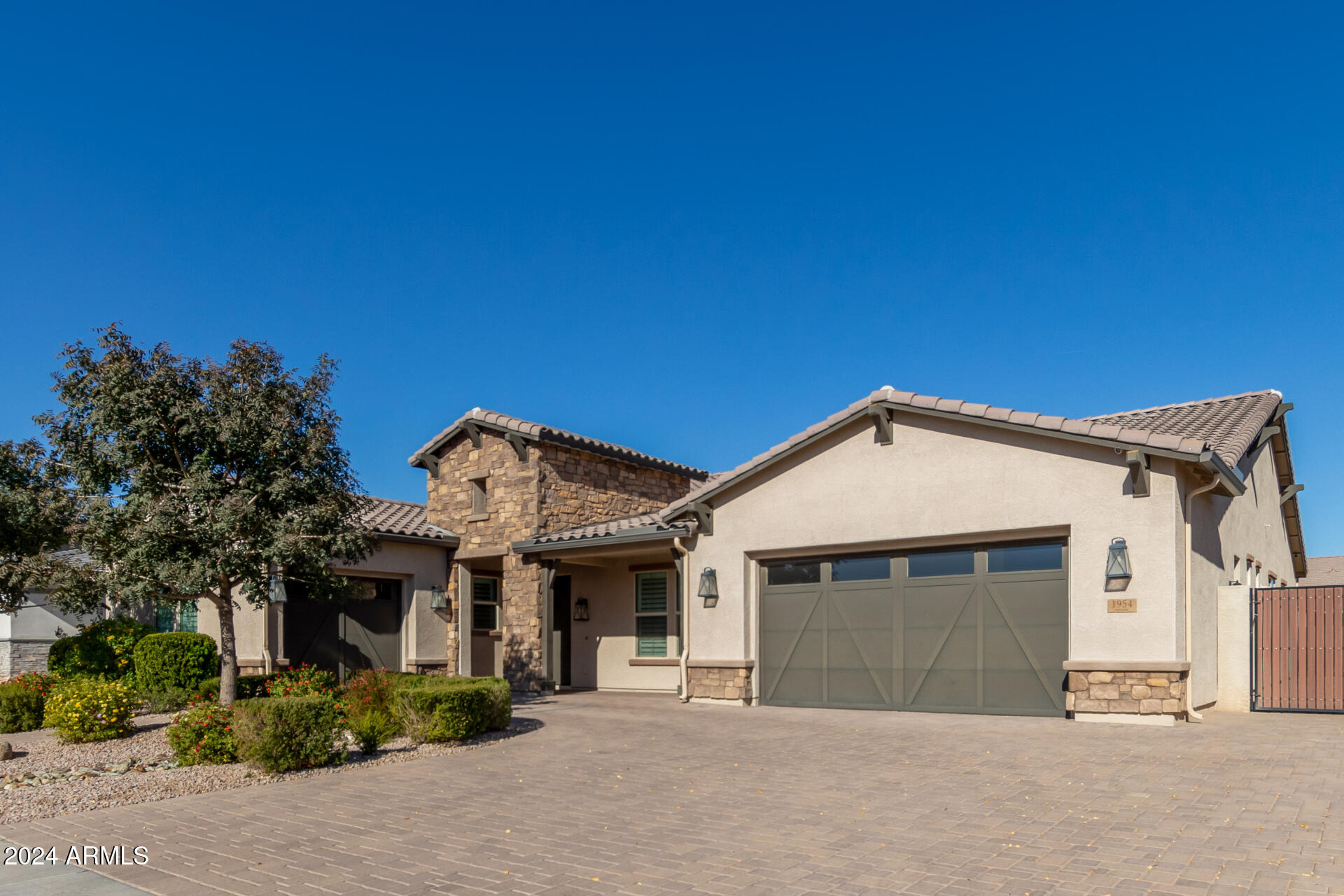 1954 E LA COSTA Drive