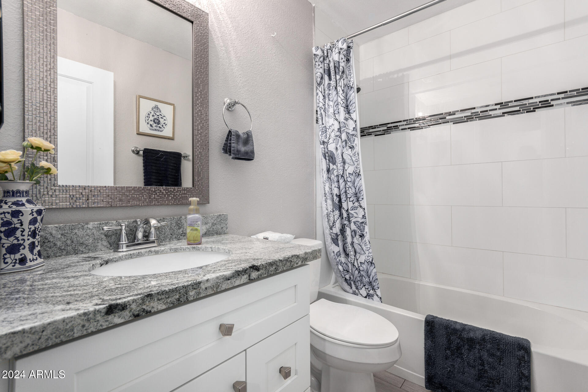 102 S VALLE VERDE --