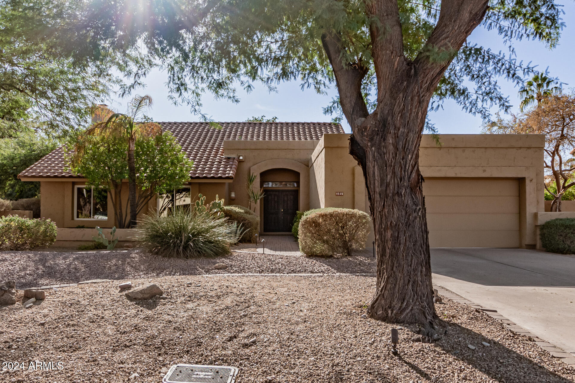 9725 E WINDROSE Drive