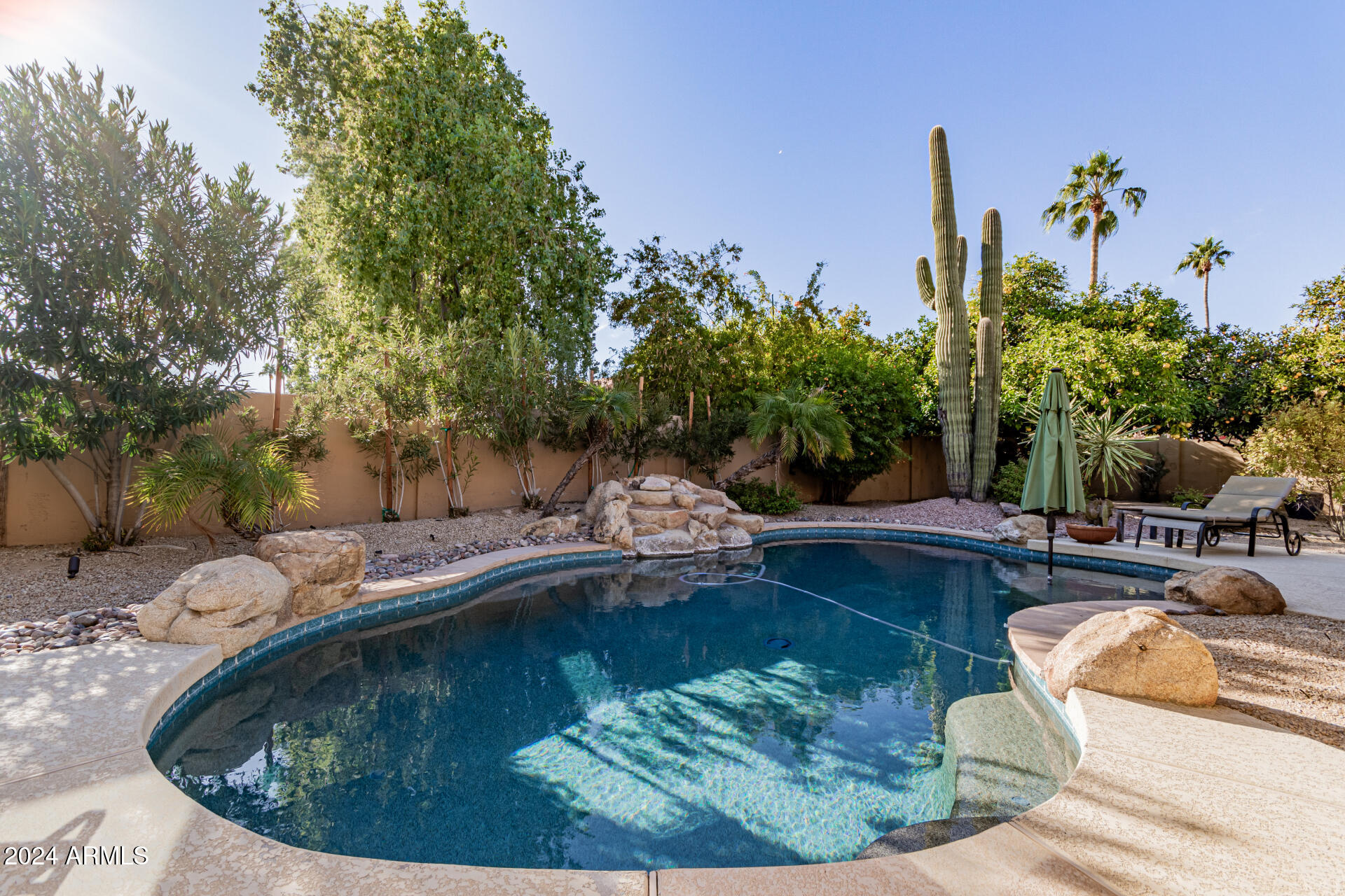 9725 E WINDROSE Drive