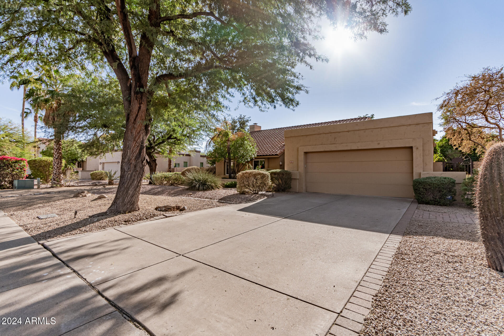 9725 E WINDROSE Drive