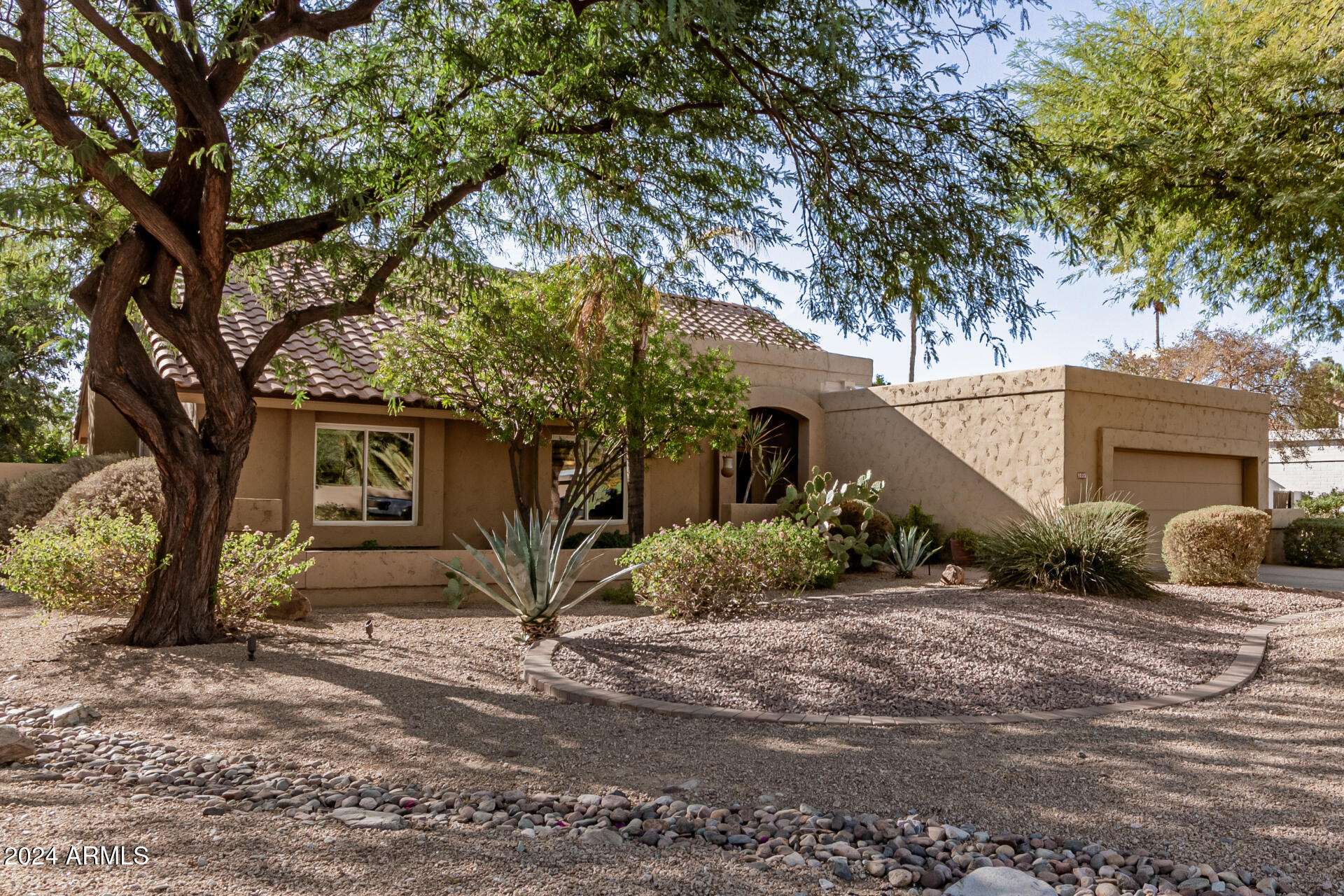 9725 E WINDROSE Drive