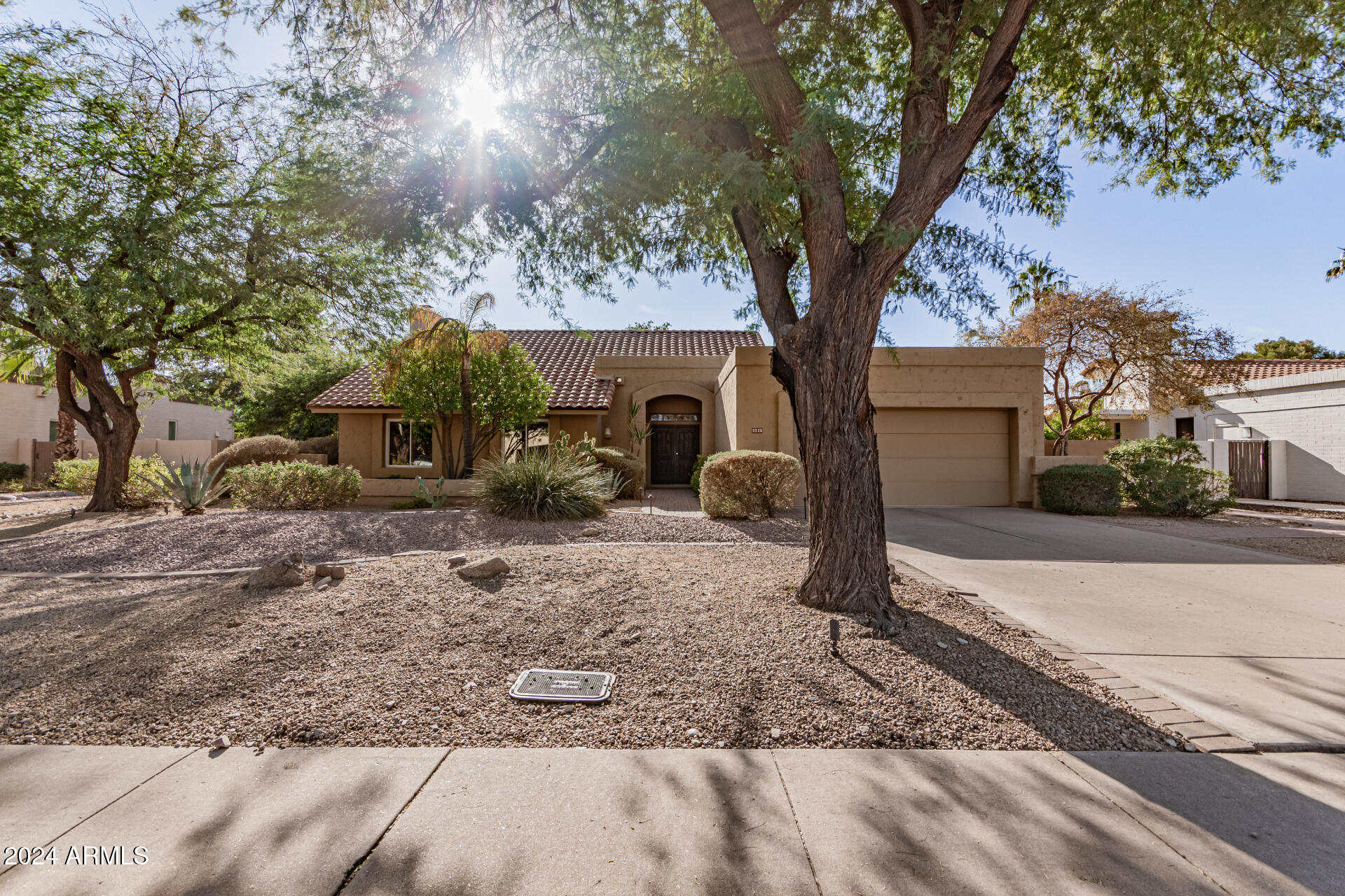 9725 E WINDROSE Drive