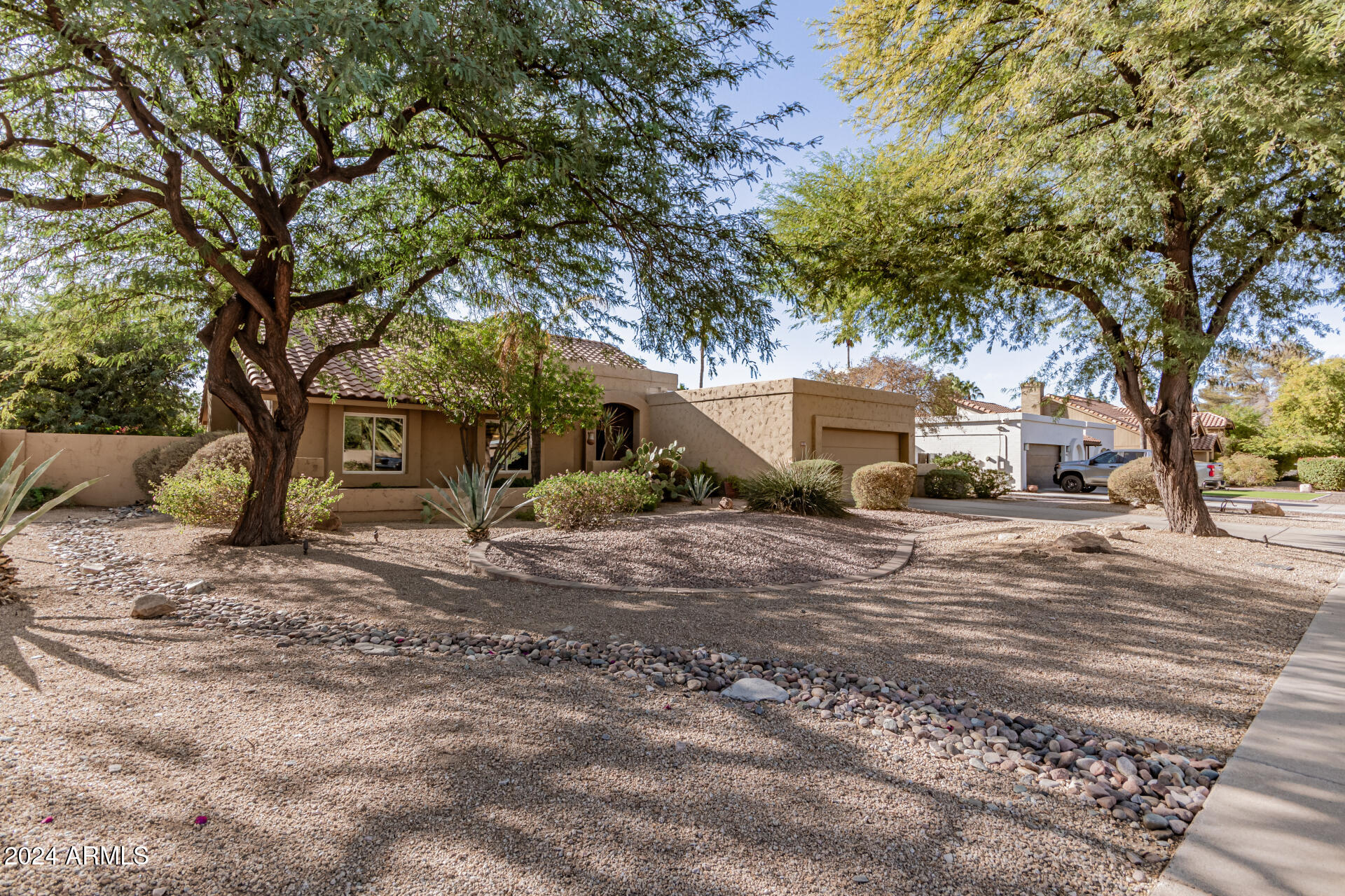 9725 E WINDROSE Drive