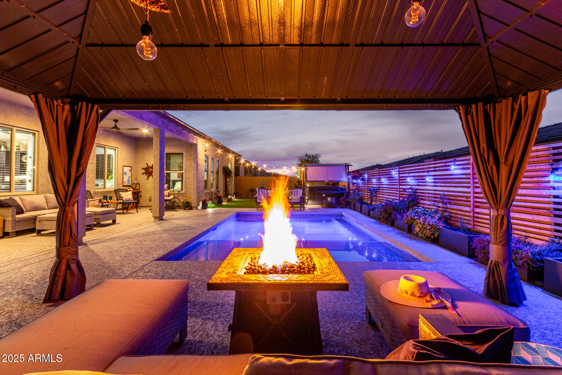 1312 W CALLE LUNA --